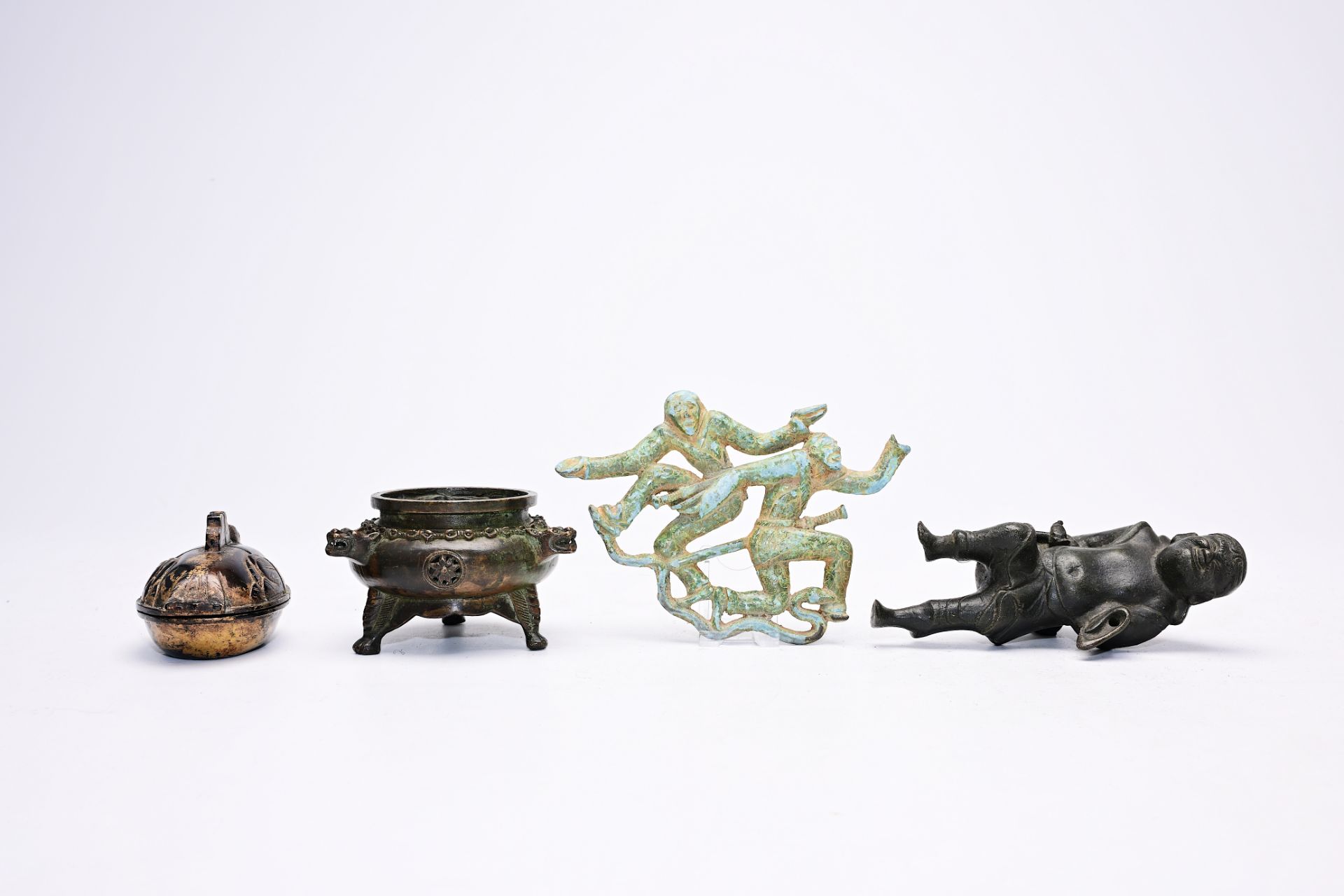 Four Chinese bronze objects, Ming and later - Image 3 of 8