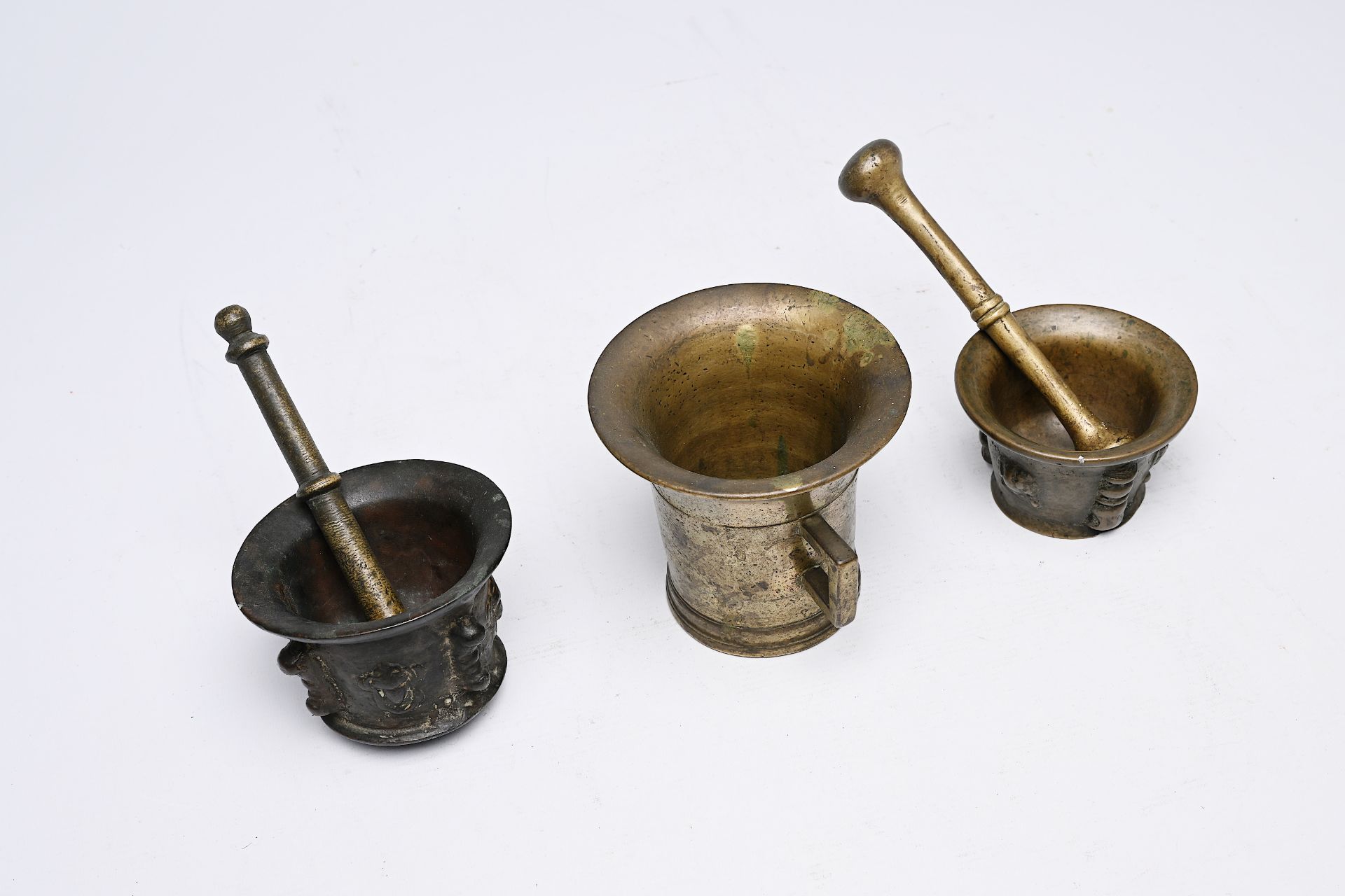 Three bronze mortars and two pestles, France and/or Spain, 16th/17th C. - Image 3 of 6