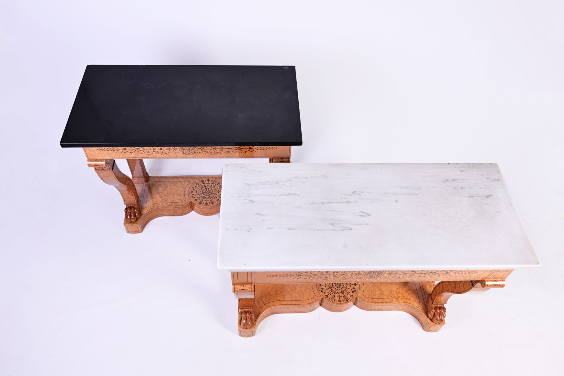 A pair of burl wood veneered Biedermeier style wall consoles with inlay and marble top, 19th/20th C. - Image 3 of 9