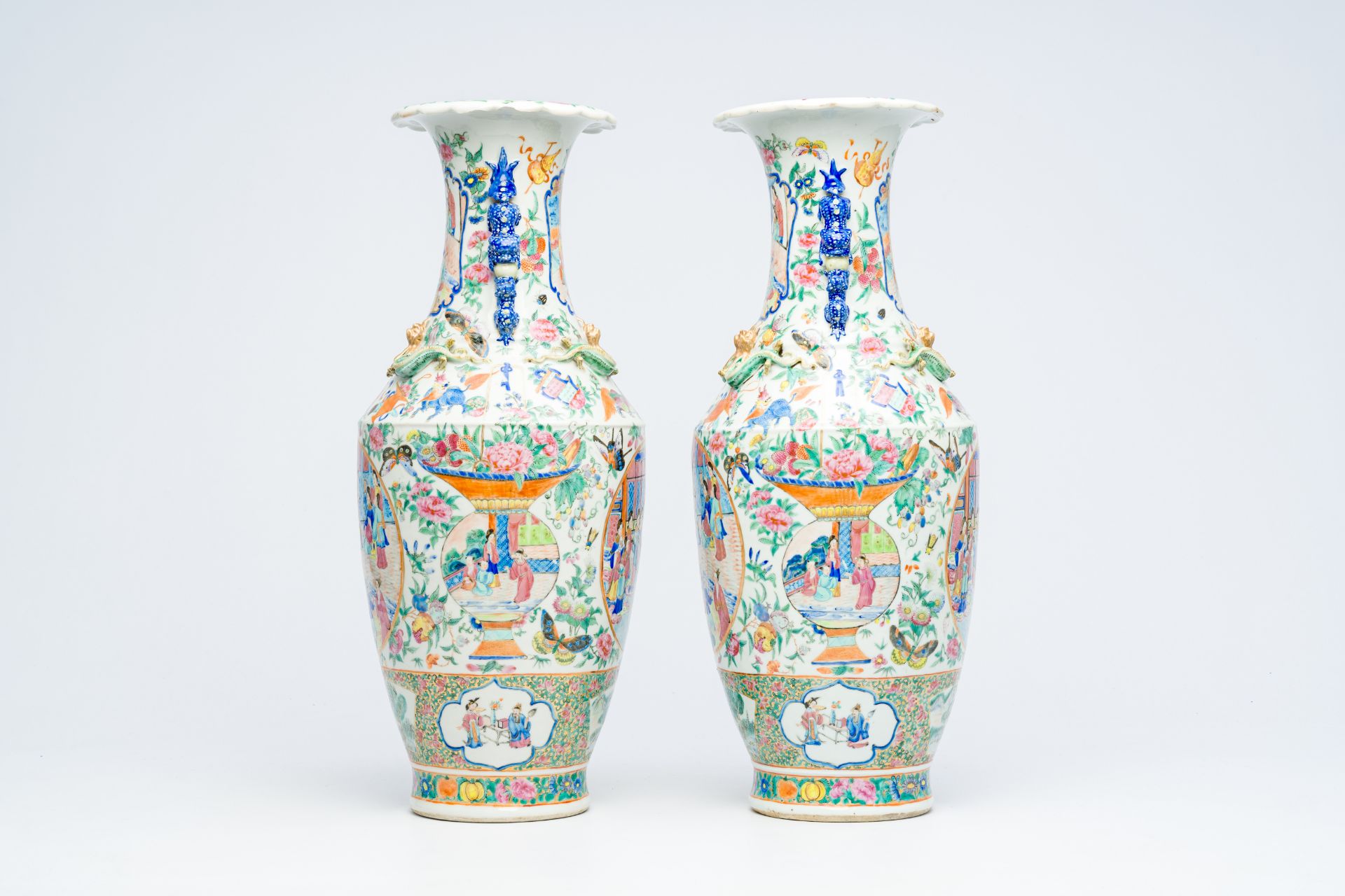 A pair of Chinese Canton famille rose vases with palace scenes, auspicious symbols and mythical anim - Bild 2 aus 6