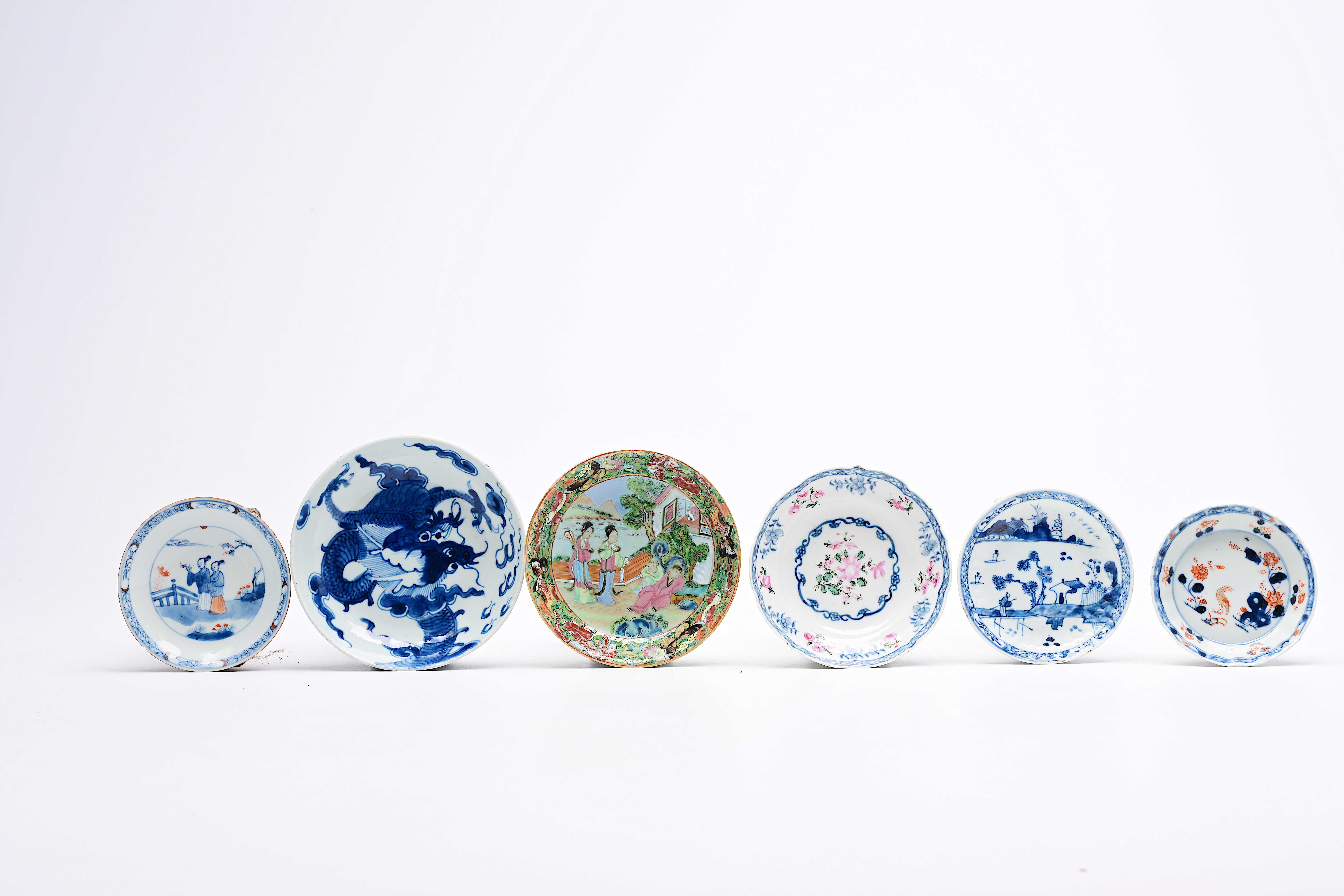 A varied collection of Chinese blue, white, famille rose and Imari style porcelain, 18th C. and late - Image 4 of 14