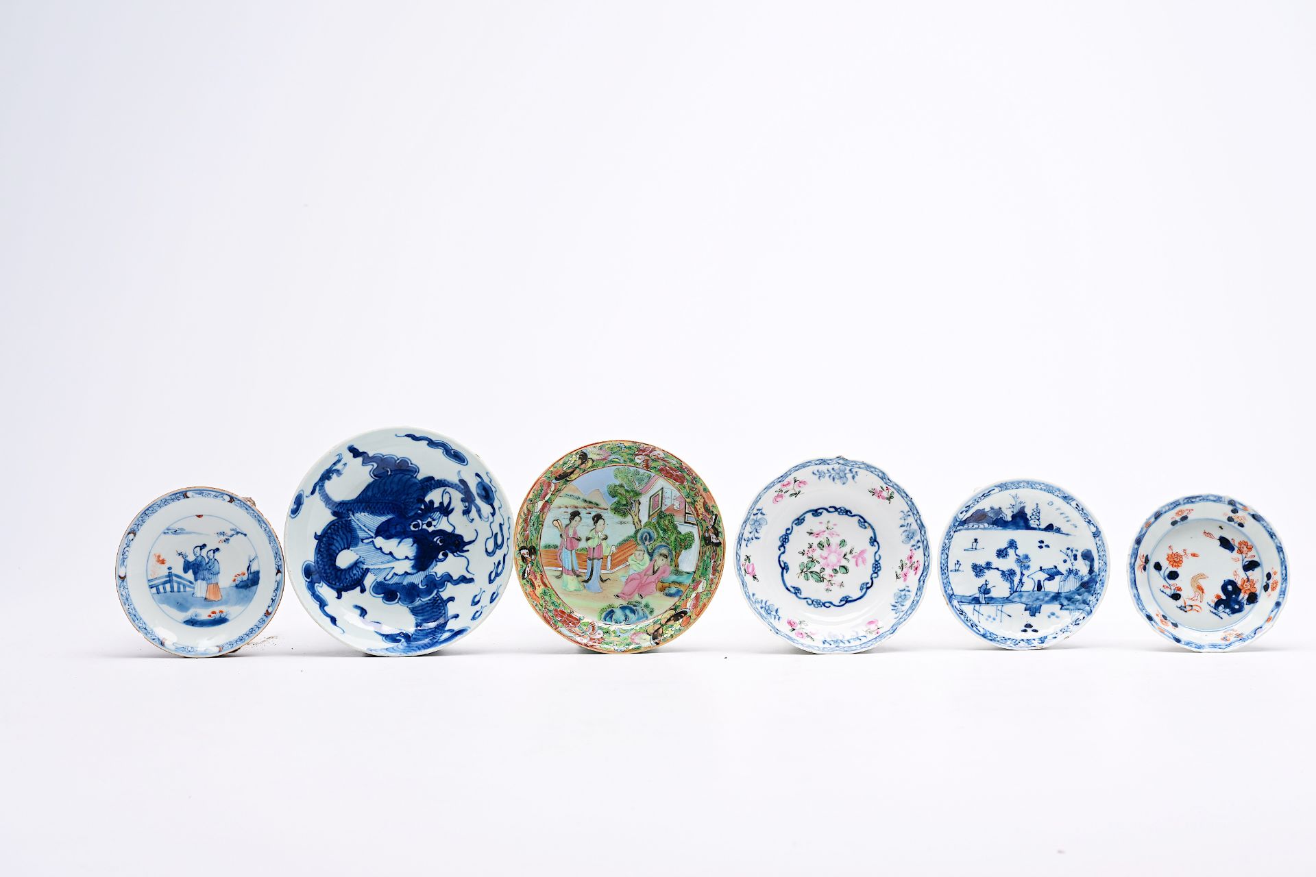 A varied collection of Chinese blue, white, famille rose and Imari style porcelain, 18th C. and late - Image 4 of 14