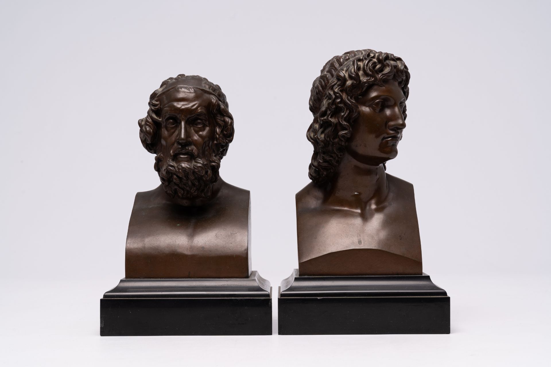 French school: Two busts after the antique, a.o. Homer, patinated bronze on a black marble base, fou - Image 7 of 14