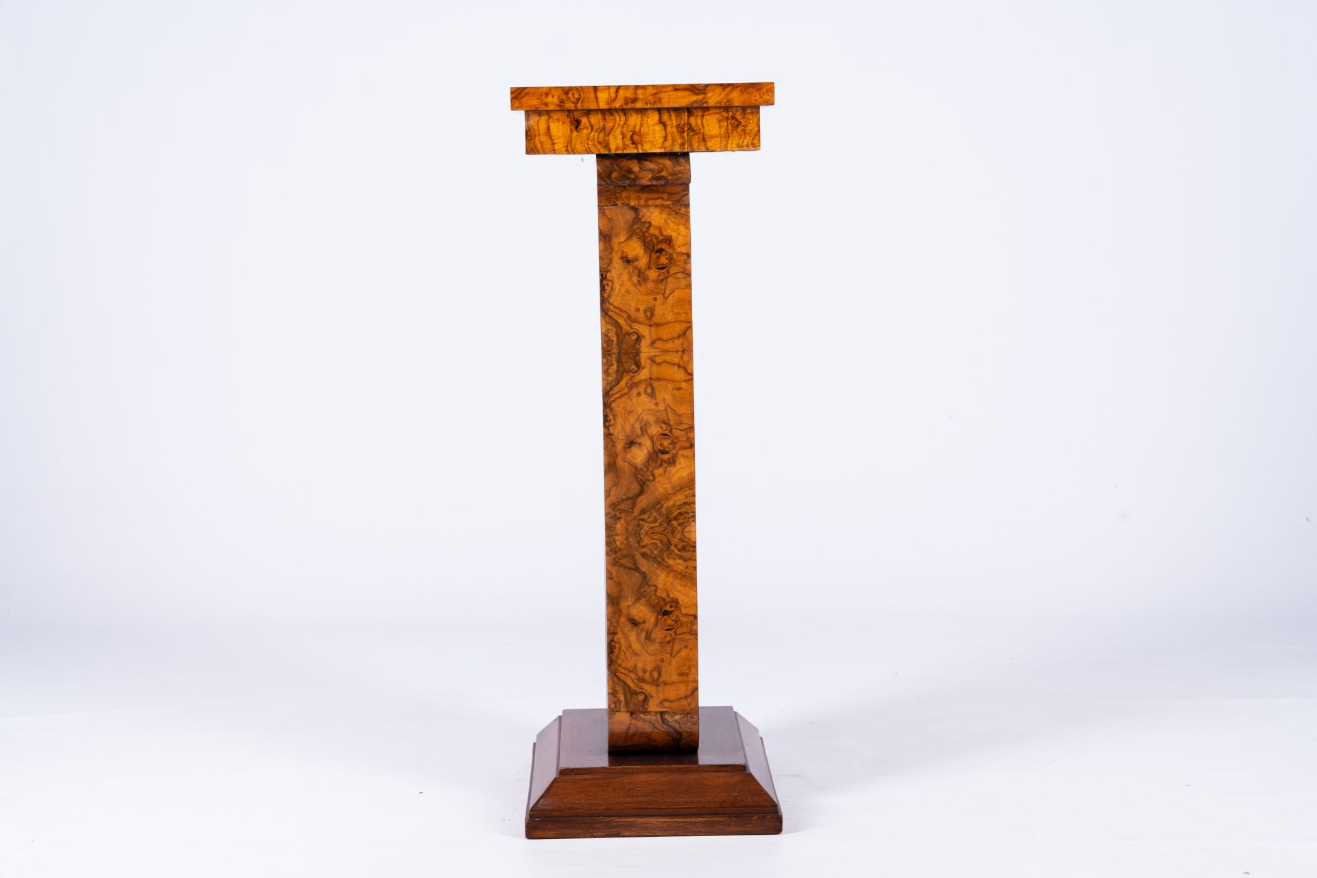 A burl wood veneered Art Deco column, first half 20th C. - Image 6 of 8