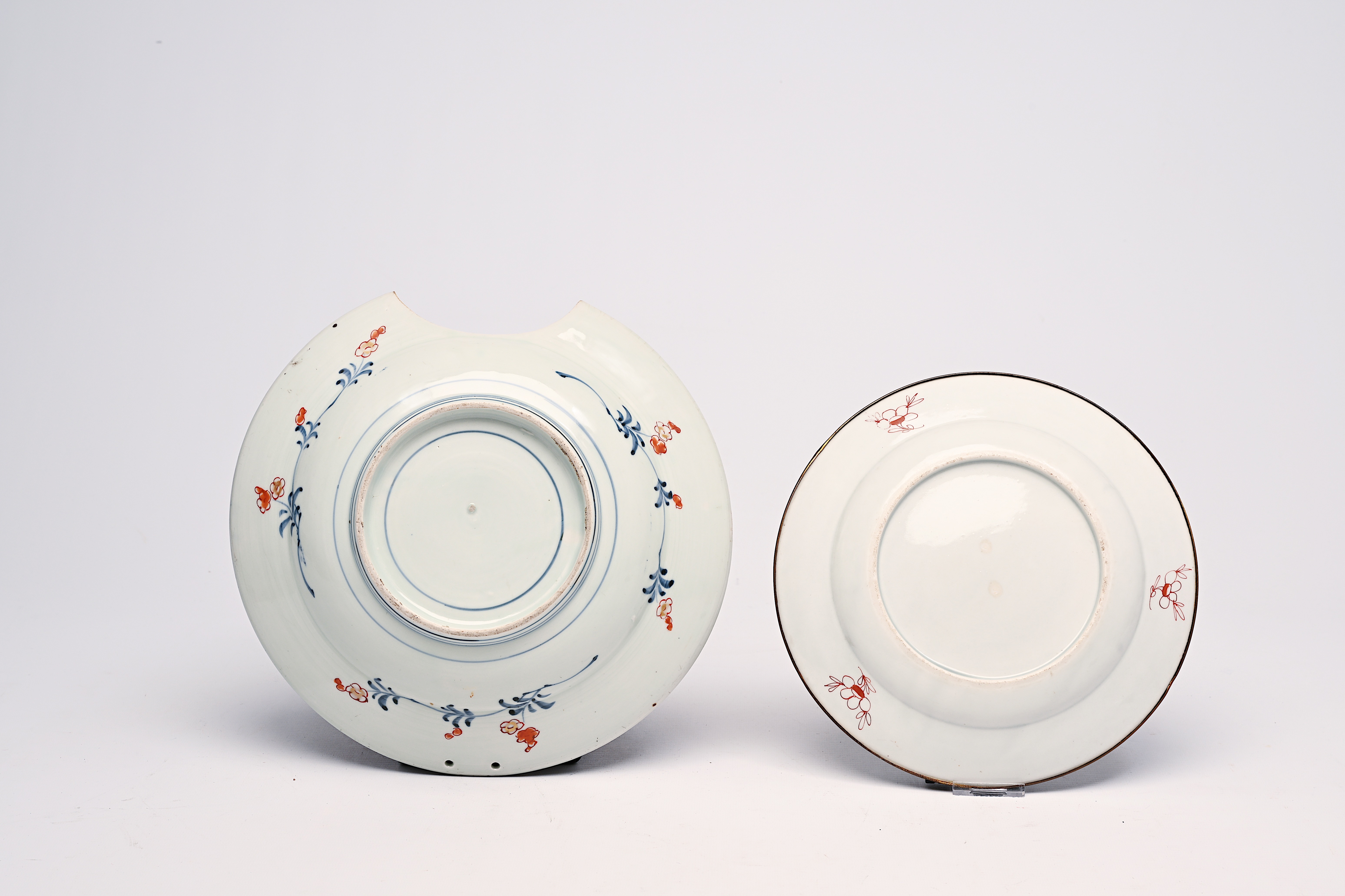 A varied collection of Chinese blue, white and blanc de Chine, Japanese Imari and Samson famille ros - Image 9 of 9