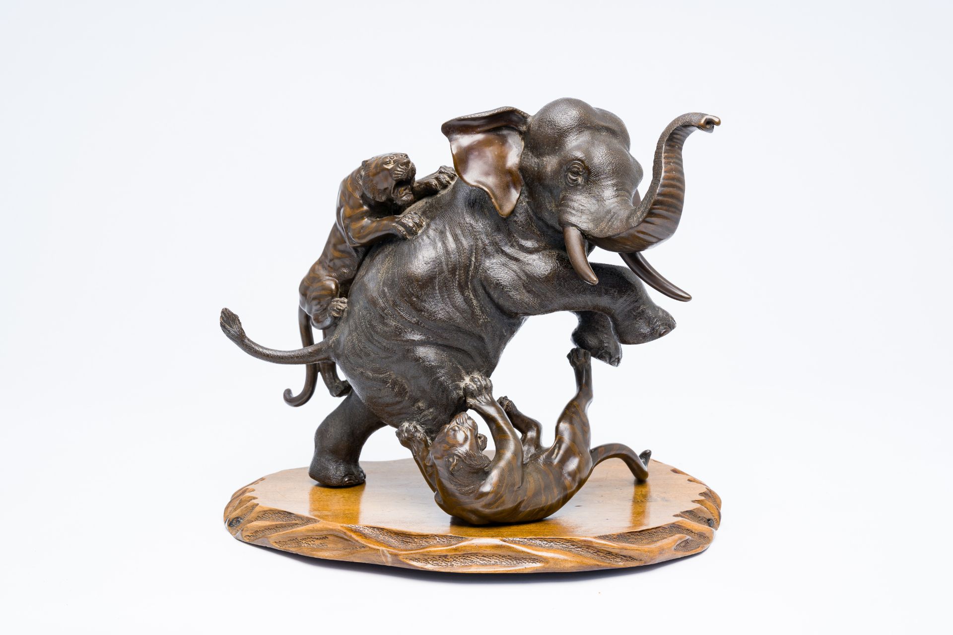 A Japanese bronze okimono of an elephant fighting two tigers, Meiji/Showa, 20th C.