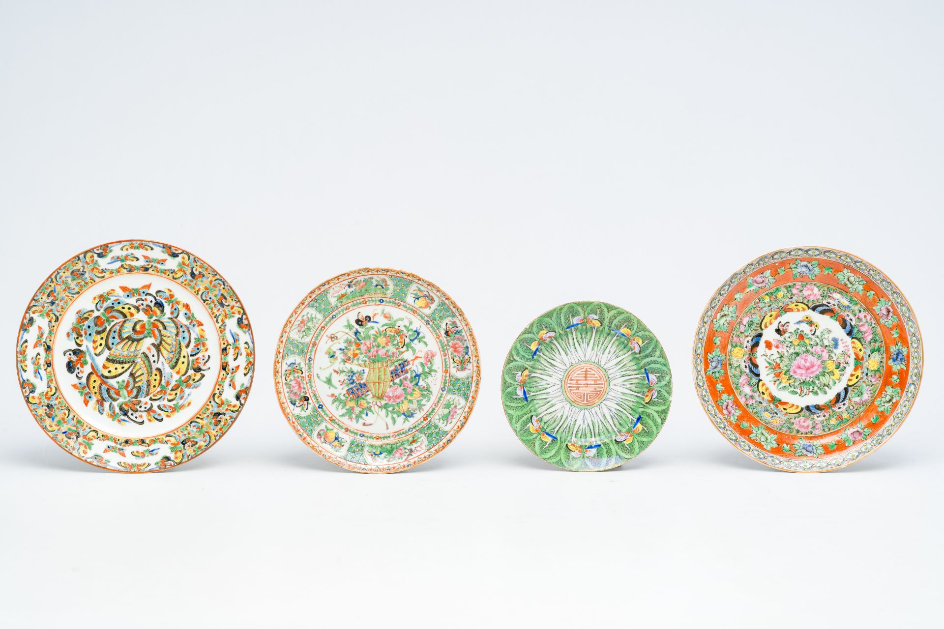A varied collection of Chinese Canton famille rose plates and dishes, 19th/20th C. - Bild 6 aus 9