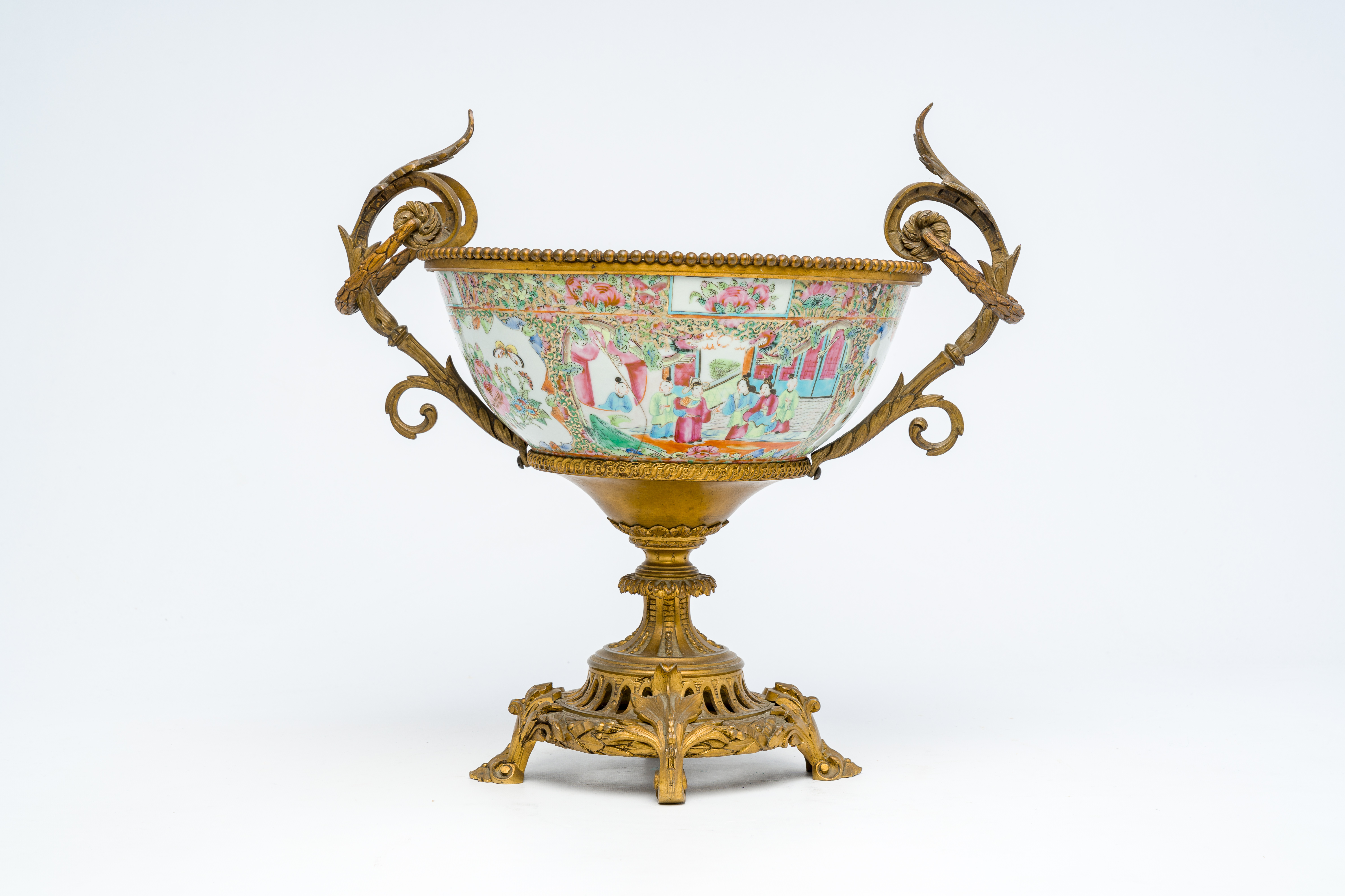 A Chinese Canton famille rose bowl with gilt bronze mounts, 19th C. - Image 4 of 7