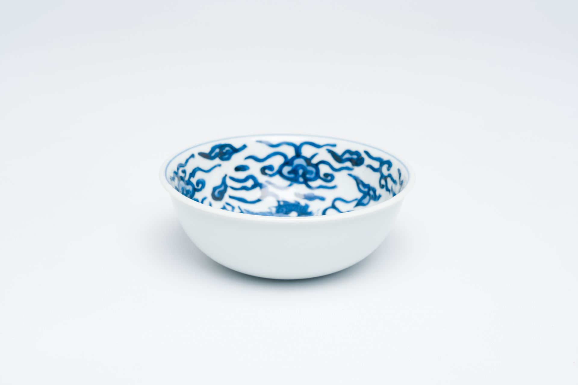 A Chinese blue and white 'dragon' bowl, Wanli mark but probably later - Image 3 of 8