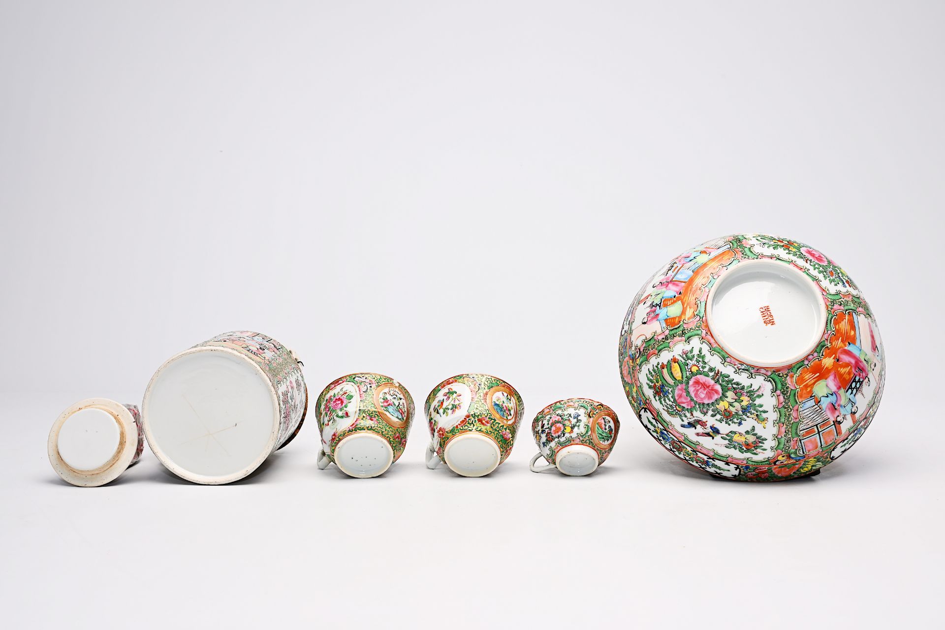 A Chinese Canton famille rose seventeen-part tea set and a bowl with palace scenes and floral design - Image 14 of 20