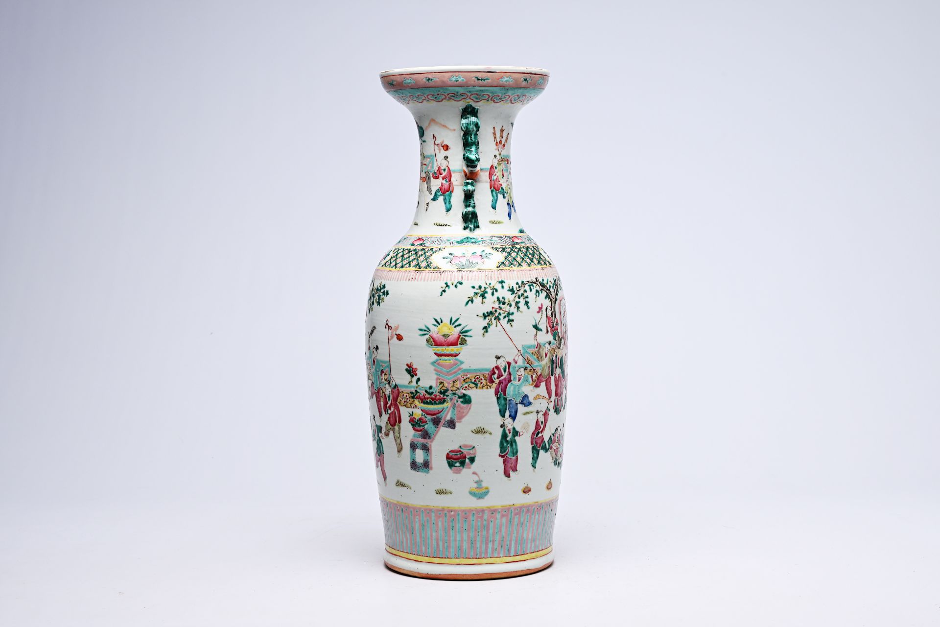 A Chinese famille rose vase with the qilin Song Zi and figures in a landscape, 19th C. - Bild 7 aus 16