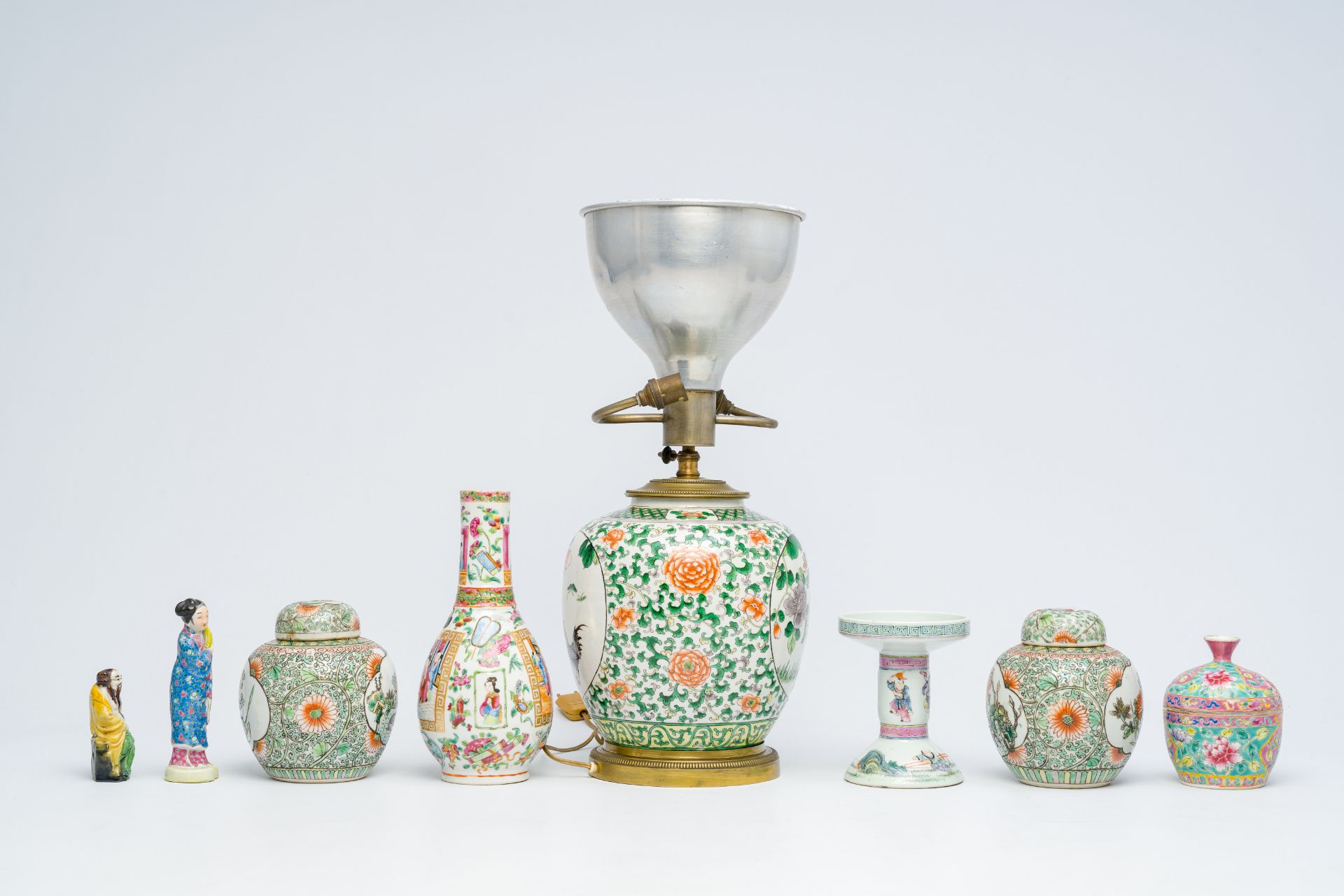 A varied collection of Chinese porcelain, 19th/20th C. - Bild 9 aus 26