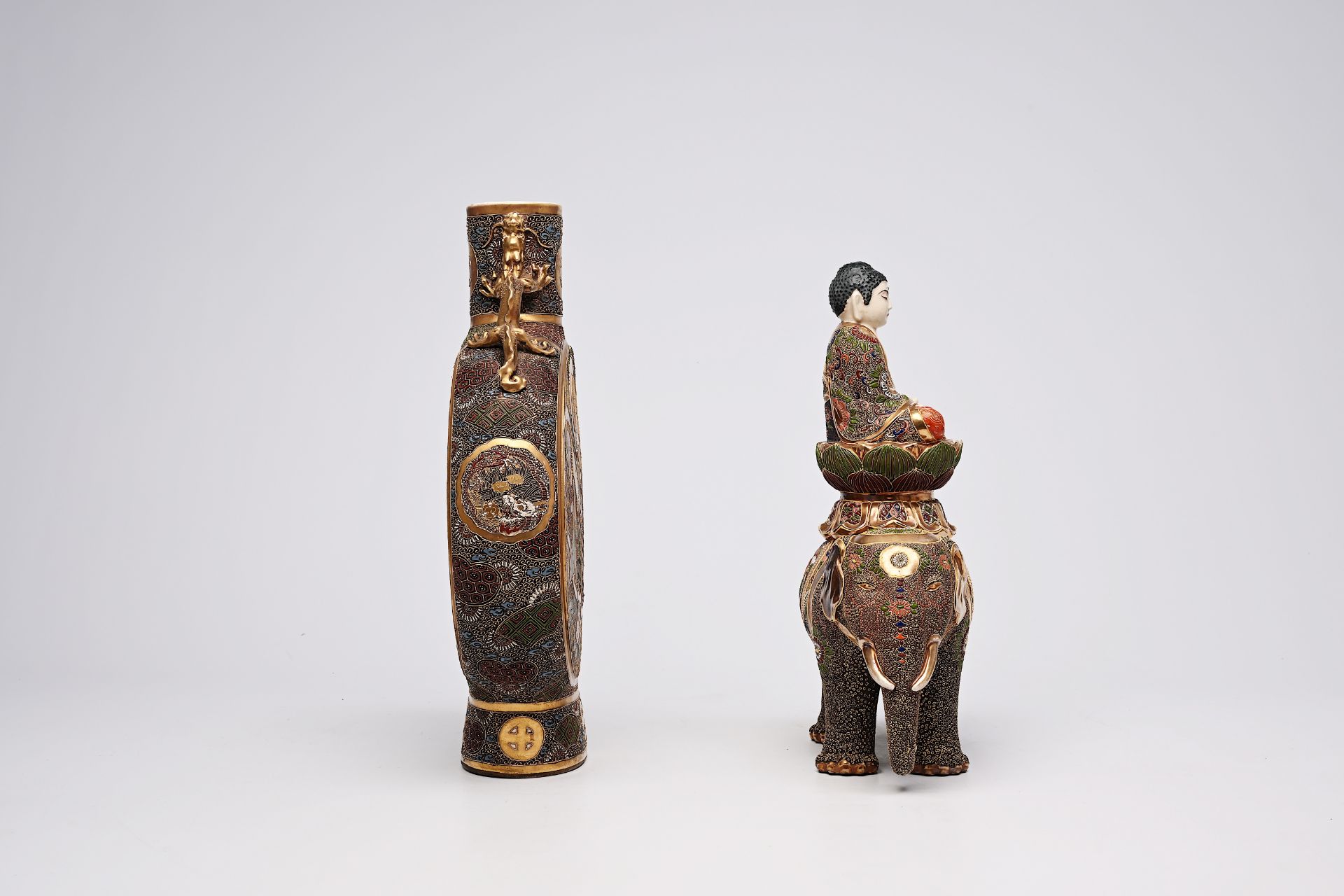 Three Japanese Satsuma 'moonflask' vases, a 'koro' incense burner and a Buddha on an elephant, Meiji - Bild 11 aus 18