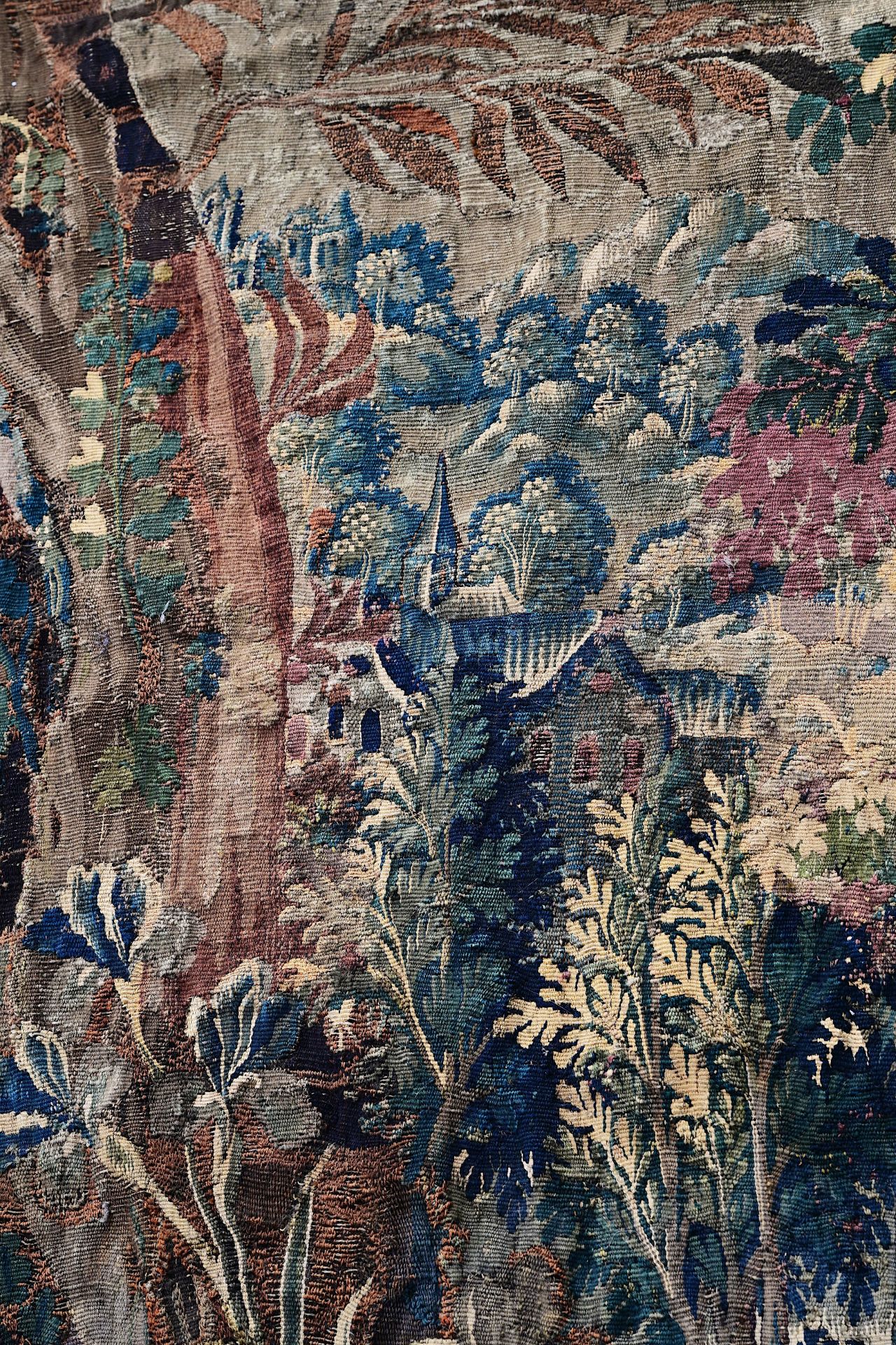 A Flemish wall tapestry with a forest view, 17th C. - Bild 5 aus 6