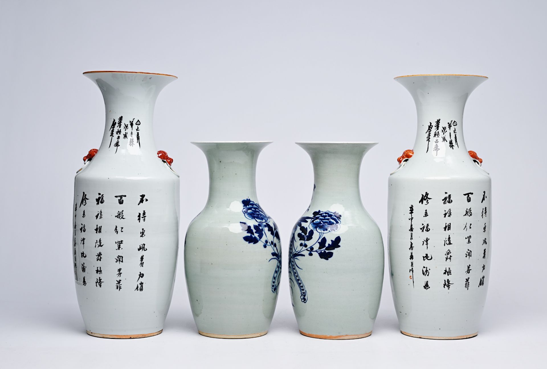 A pair of Chinese famille rose 'deer' vases and a pair of blue and white celadon ground 'phoenixes' - Bild 6 aus 16