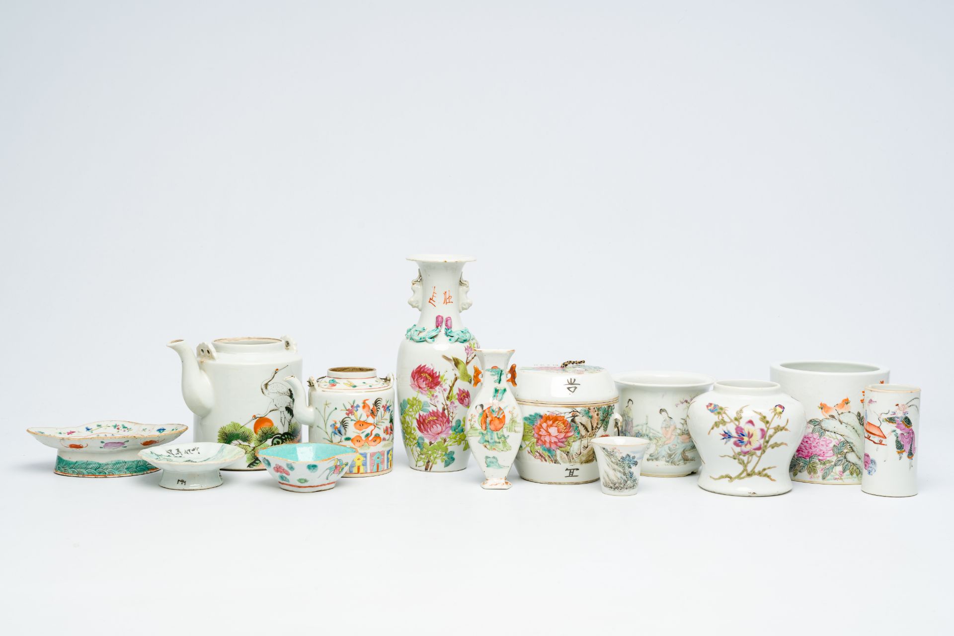 A varied collection of Chinese qianjiang cai and famille rose porcelain, 19th/20th C.
