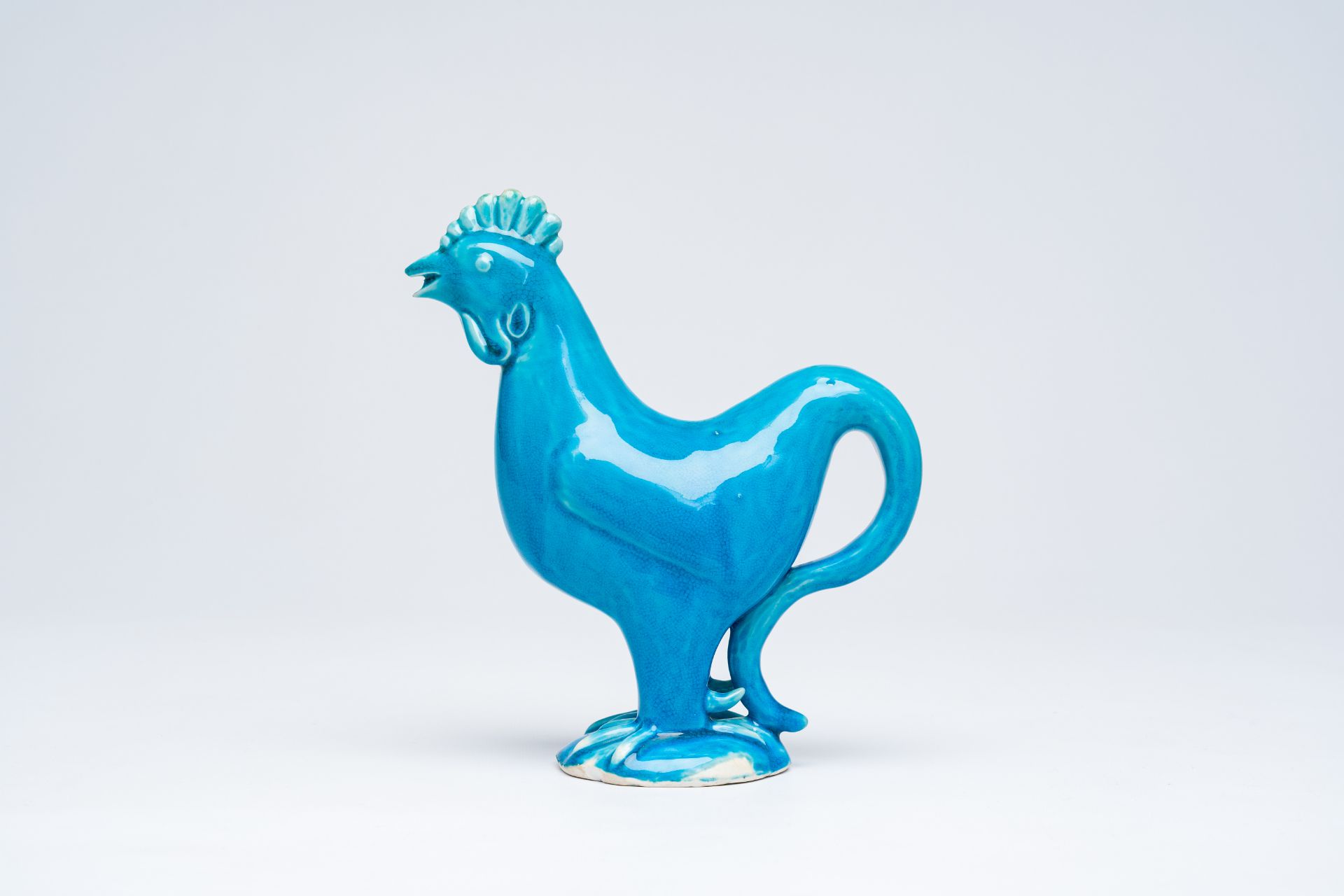 A Chinese turquoise-glazed cadogan 'rooster' ewer or teapot, 19th/20th C. - Image 2 of 7