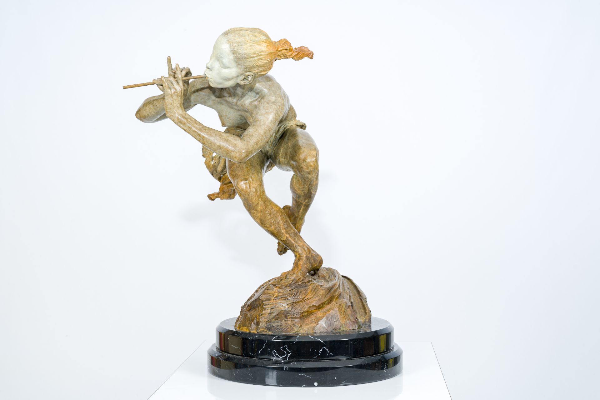 Richard MacDonald (1946): 'The Piper', patinated bronze on a marble base, ed. 13/90, dated (19)98 - Image 3 of 8