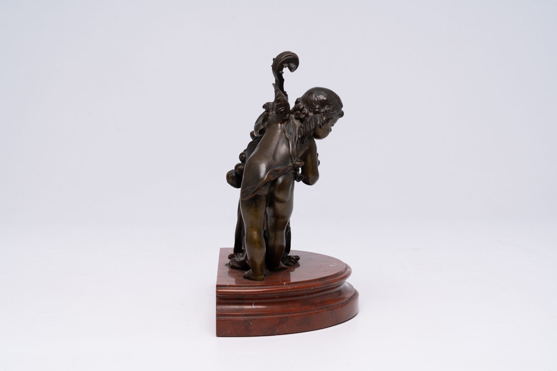 French school: An angel playing a double bass, brown patinated bronze on a red marble base, 19th/20t - Image 3 of 7