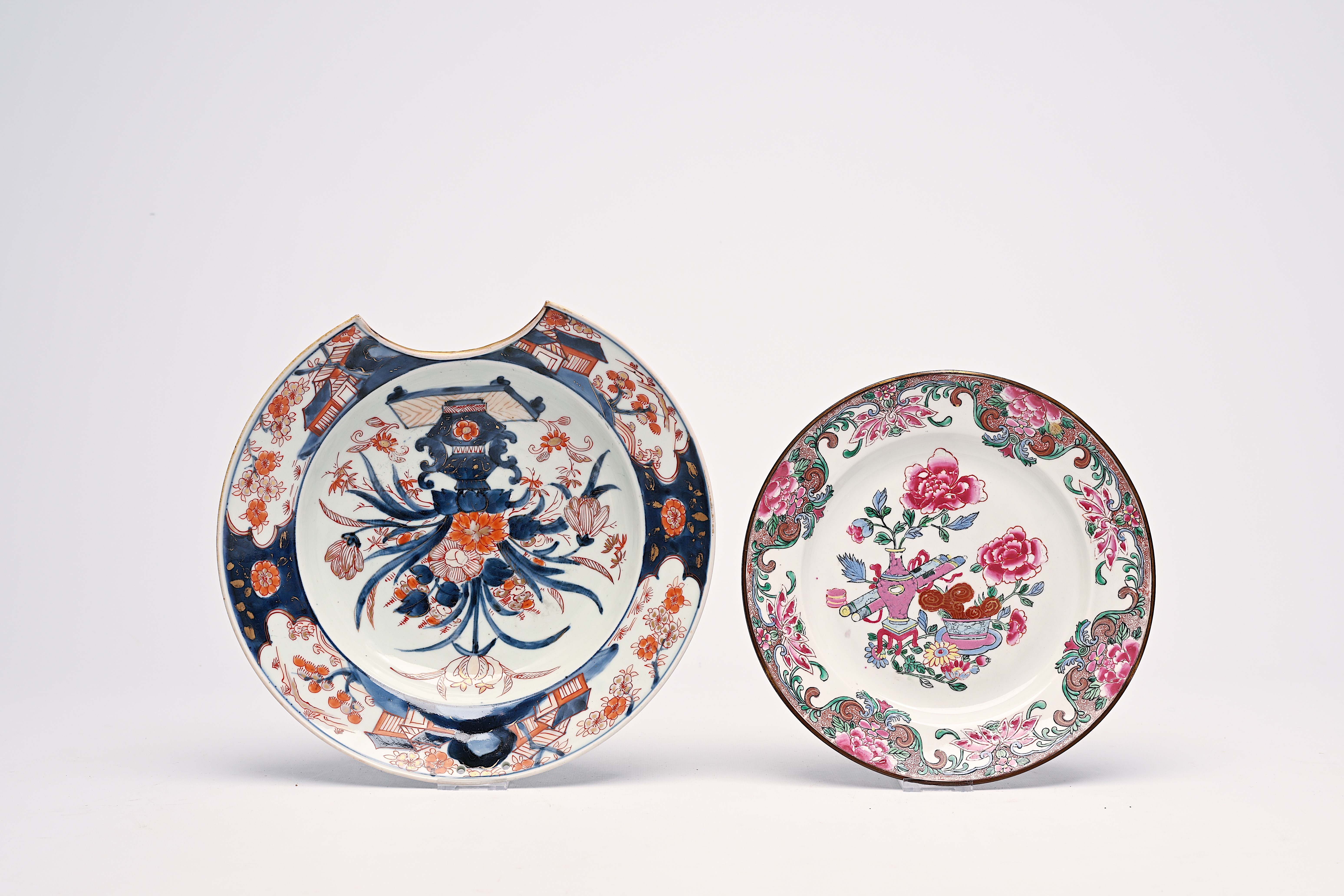 A varied collection of Chinese blue, white and blanc de Chine, Japanese Imari and Samson famille ros - Image 7 of 9