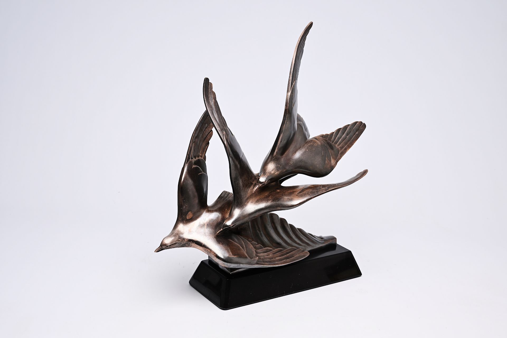 Alexandre Kelety (1874-1940): Seagulls, silver-plated bronze on a black marble base, foundry mark 'E - Bild 2 aus 14