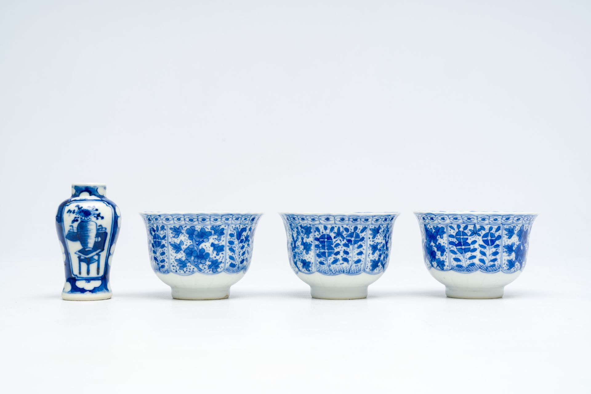 A varied collection of Chinese blue and white porcelain, Kangxi and later - Image 8 of 13