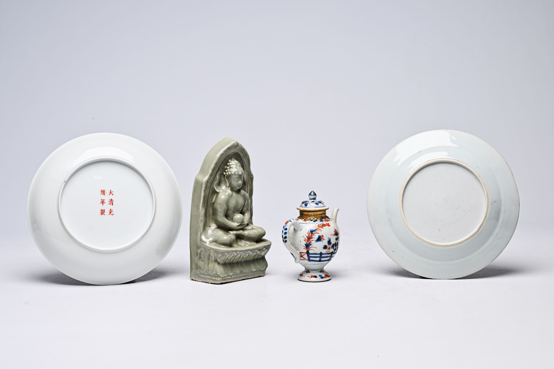 A Chinese Imari style teapot, two famille rose plates with floral design and a celadon 'Buddha' figu - Bild 5 aus 6