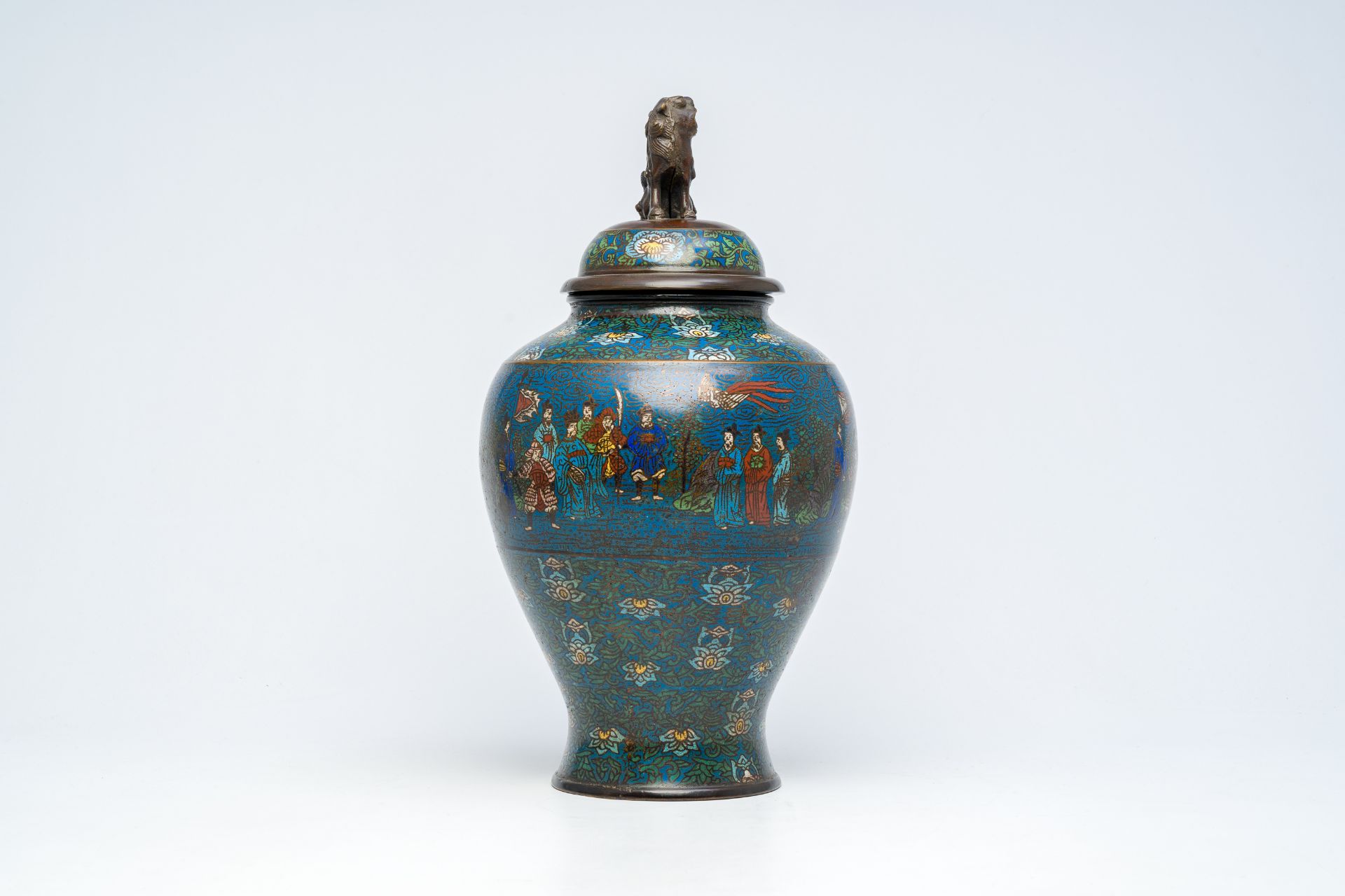 A large Japanese champleve cloisonne vase and cover, Meiji, 19th C. - Image 4 of 6