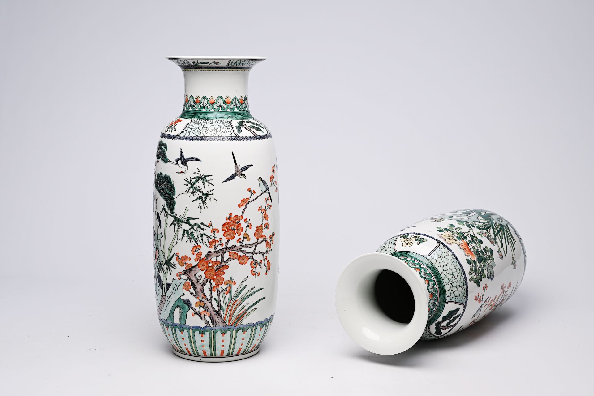 A pair of Chinese famille verte vases with birds among blossoming branches, 20th C. - Image 10 of 14