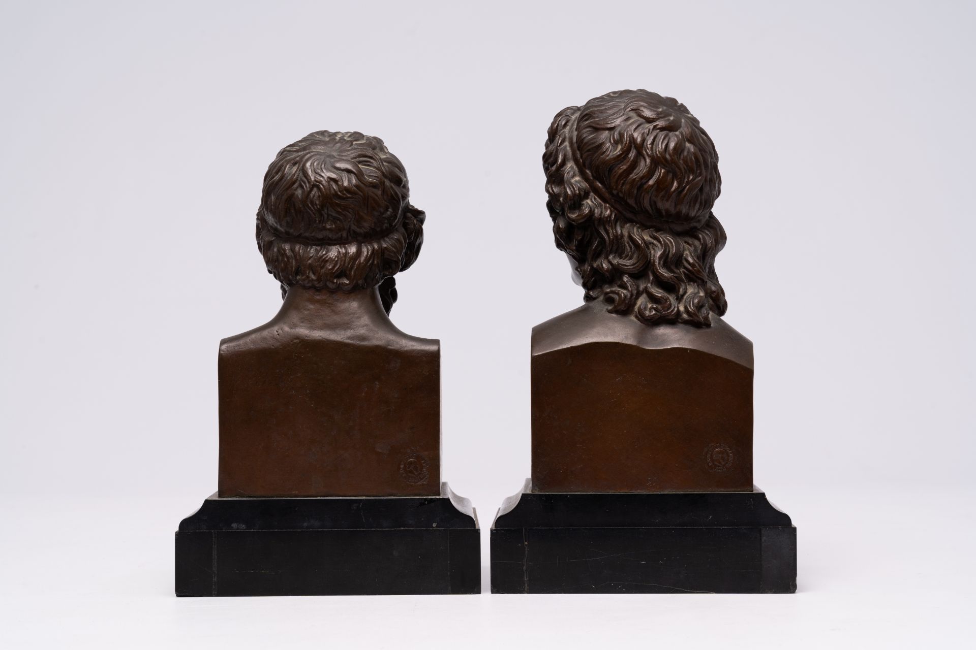 French school: Two busts after the antique, a.o. Homer, patinated bronze on a black marble base, fou - Image 9 of 14