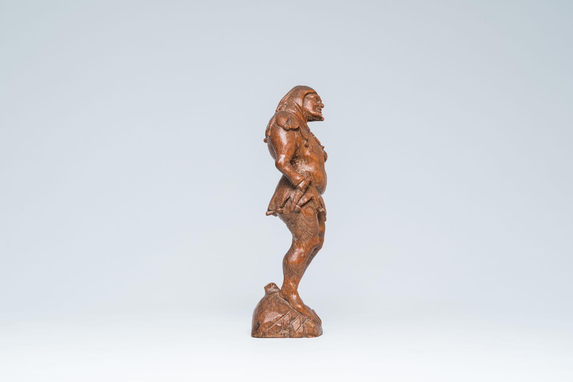 H. Morice (?): A jester, carved oak figure, France, 19th C. - Bild 5 aus 9