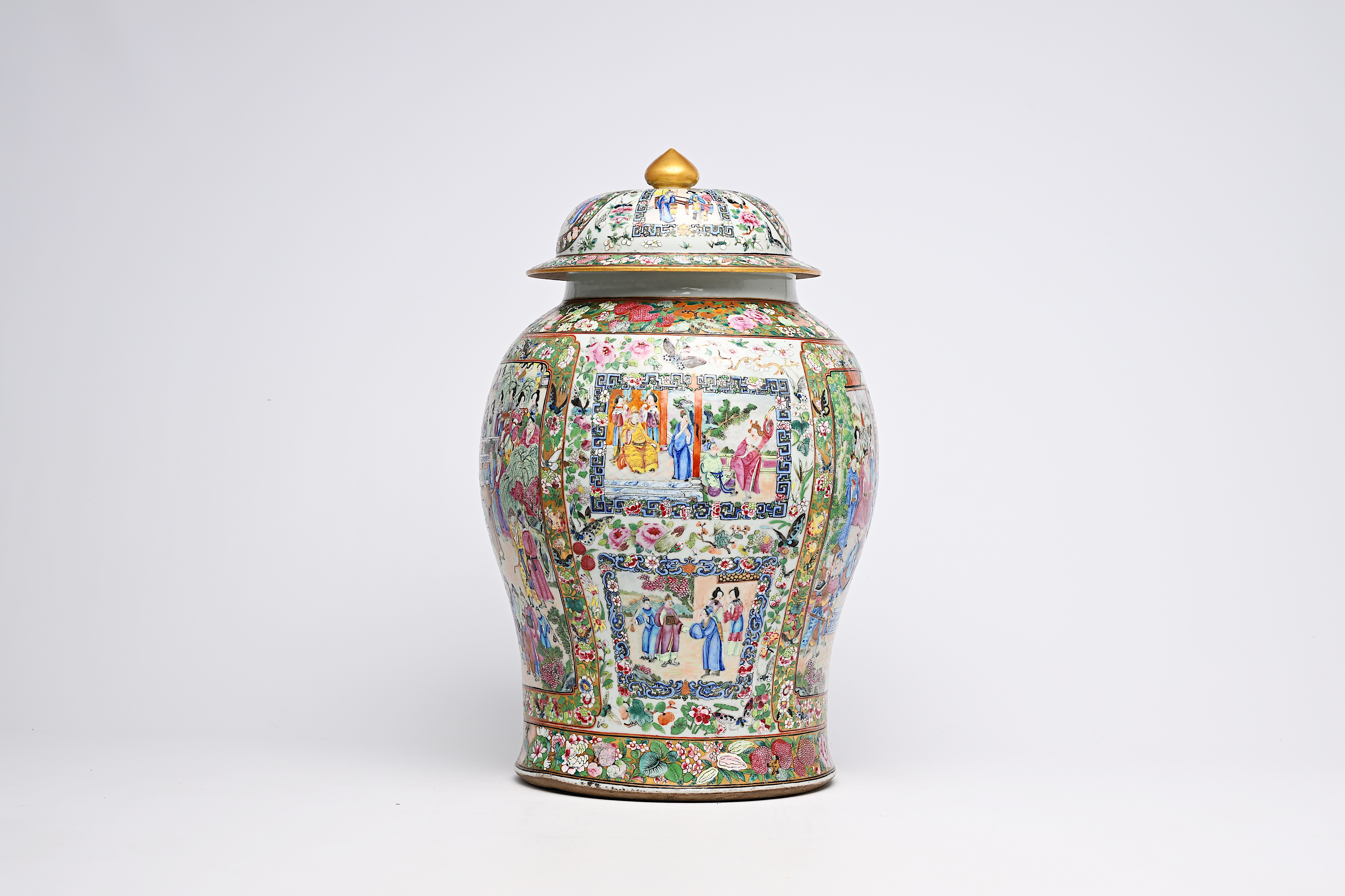 A fine Chinese Canton famille rose vase and cover with palace scenes and floral design, 19th C. - Image 3 of 9