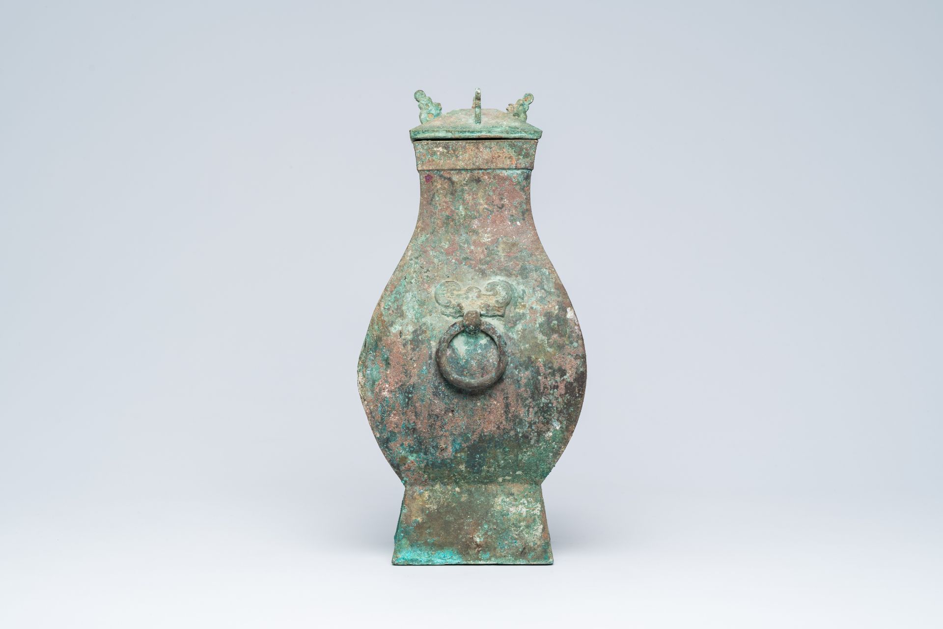 A Chinese bronze 'Fang' vase and cover, Han - Bild 5 aus 9