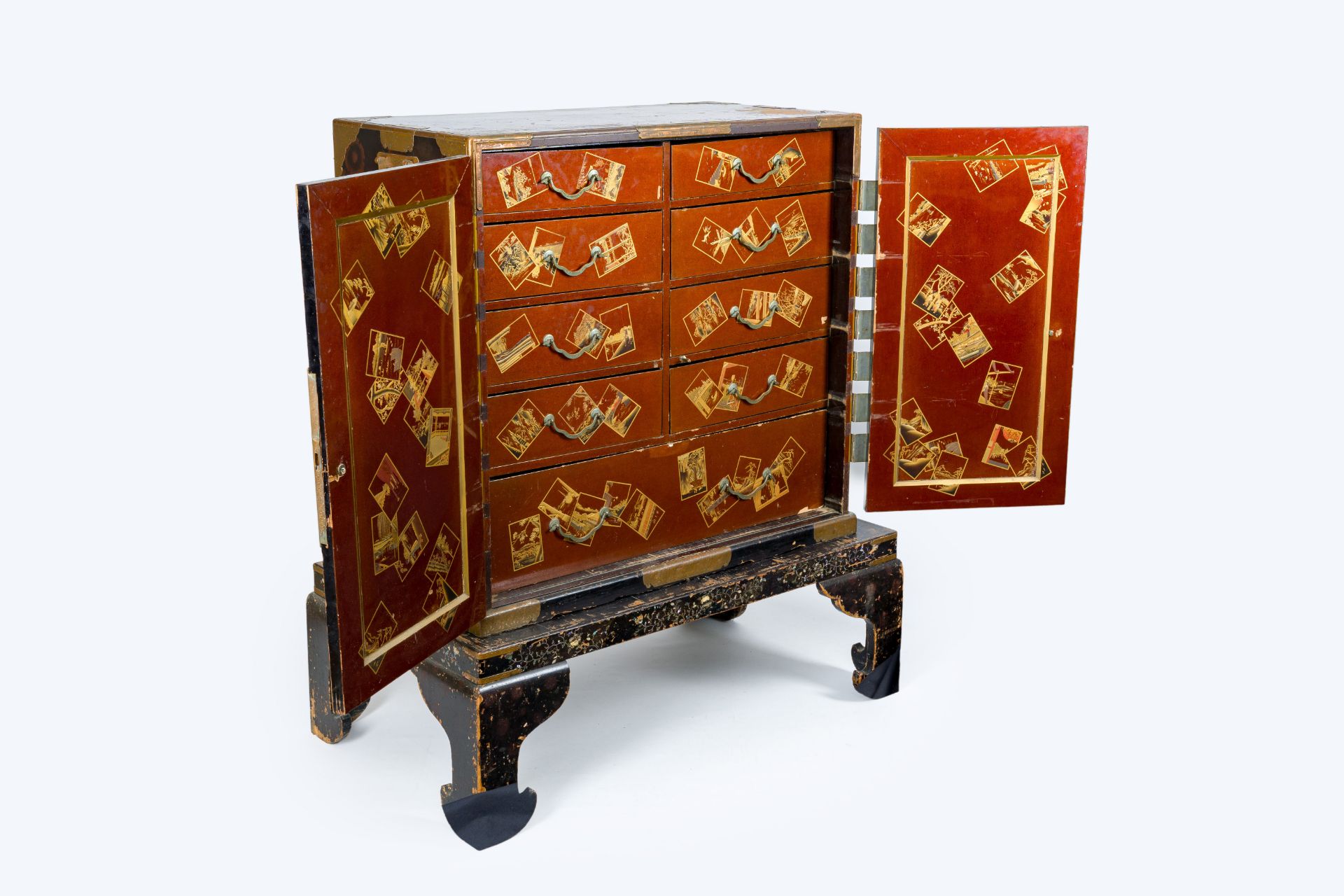 A Japanese lacquer cabinet on mother-of-pearl-inlaid stand, Meiji, 19th C. - Bild 3 aus 14