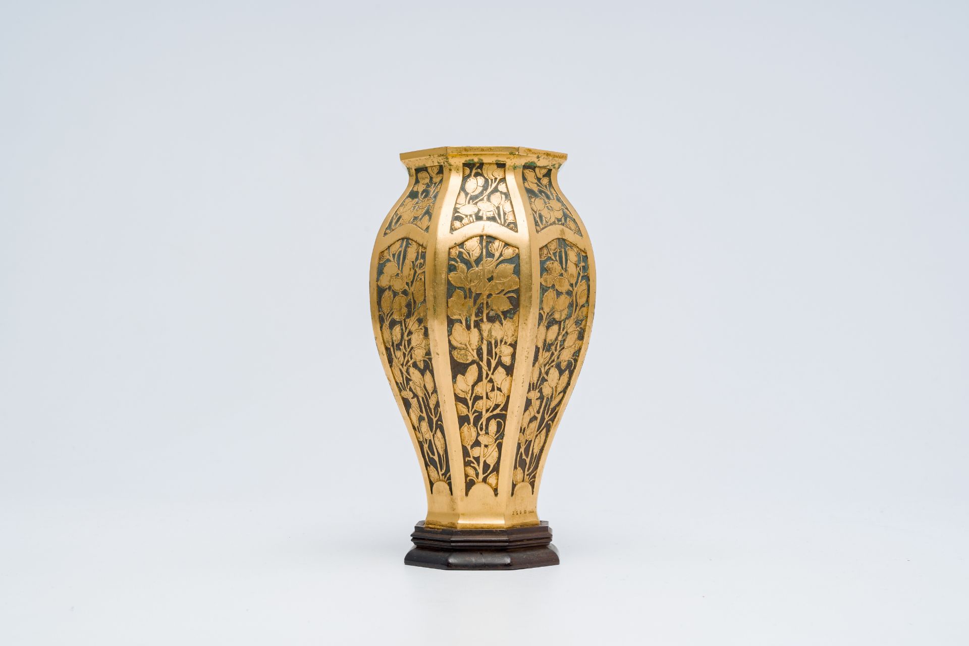 A French octagonal bronze vase with floral design, Christofle, first half 20th C. - Image 5 of 9