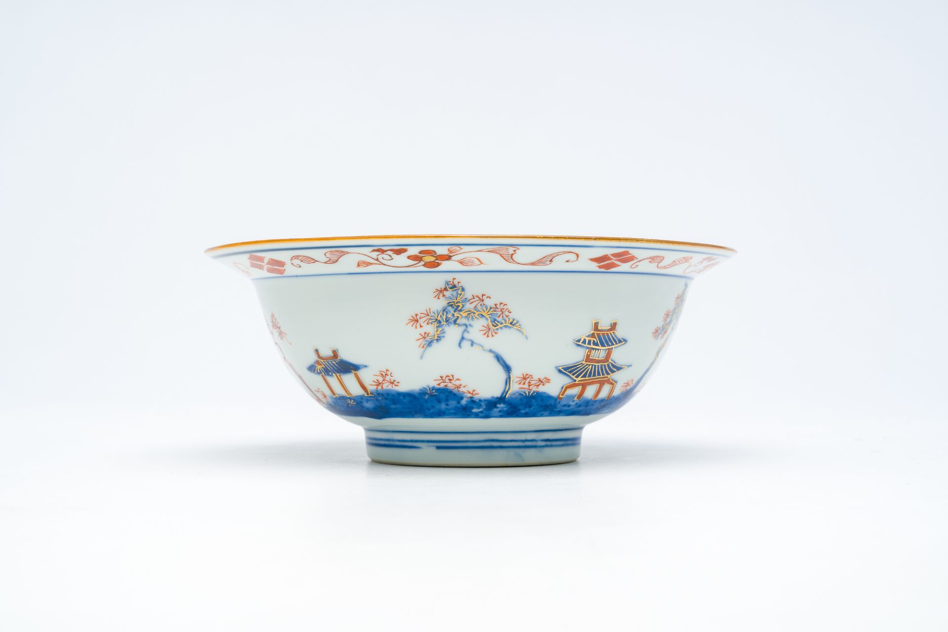 A Chinese Imari-style 'klapmuts' bowl with pagodas, ex-coll. Augustus the Strong, Kangxi - Bild 4 aus 7