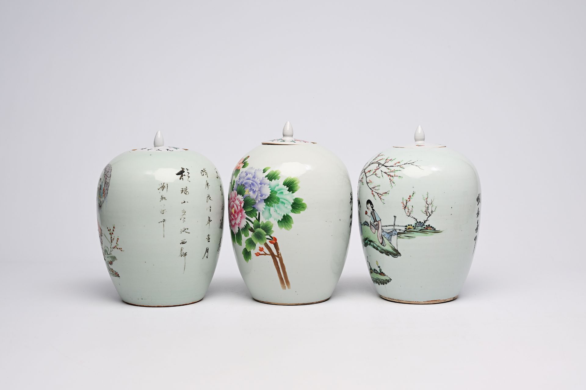 Six Chinese famille rose and qianjiang cai ginger jars with floral and figurative design, 19th/20th - Bild 21 aus 34