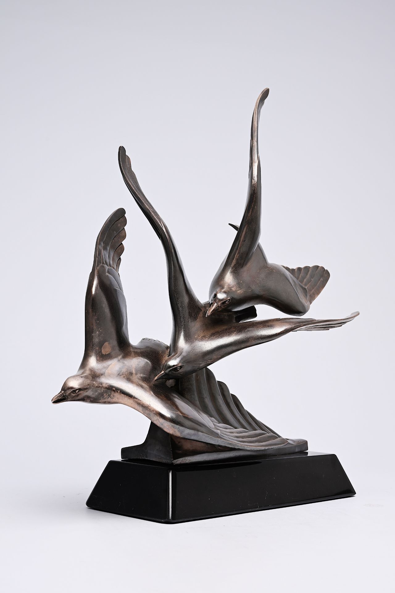 Alexandre Kelety (1874-1940): Seagulls, silver-plated bronze on a black marble base, foundry mark 'E - Bild 4 aus 14