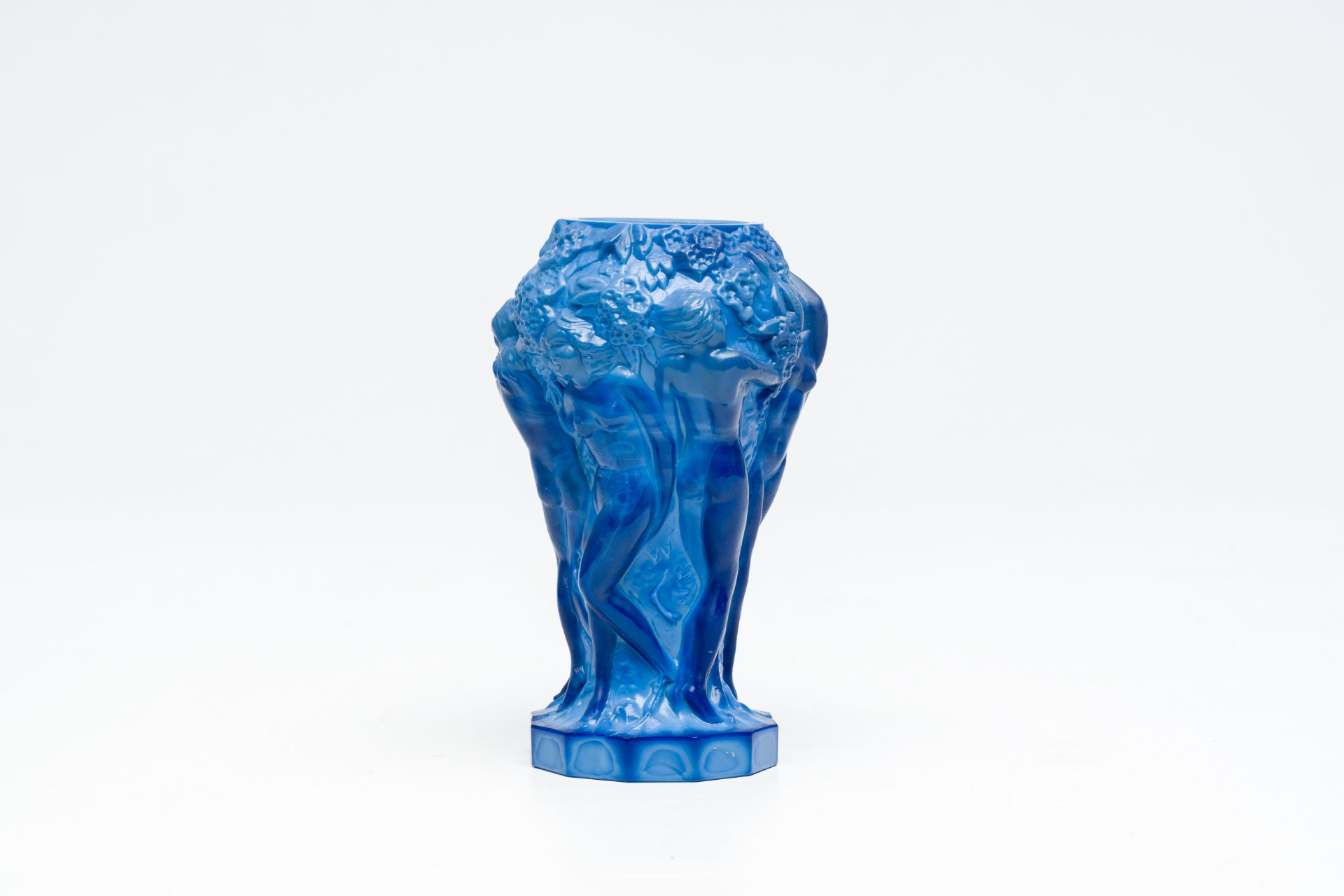 FrantiÅ¡ek Pazourek (1905-1997): 'Ingrid' vase in blue glass, Kristallerie Curt Schlevogt, 1930's - Image 3 of 6