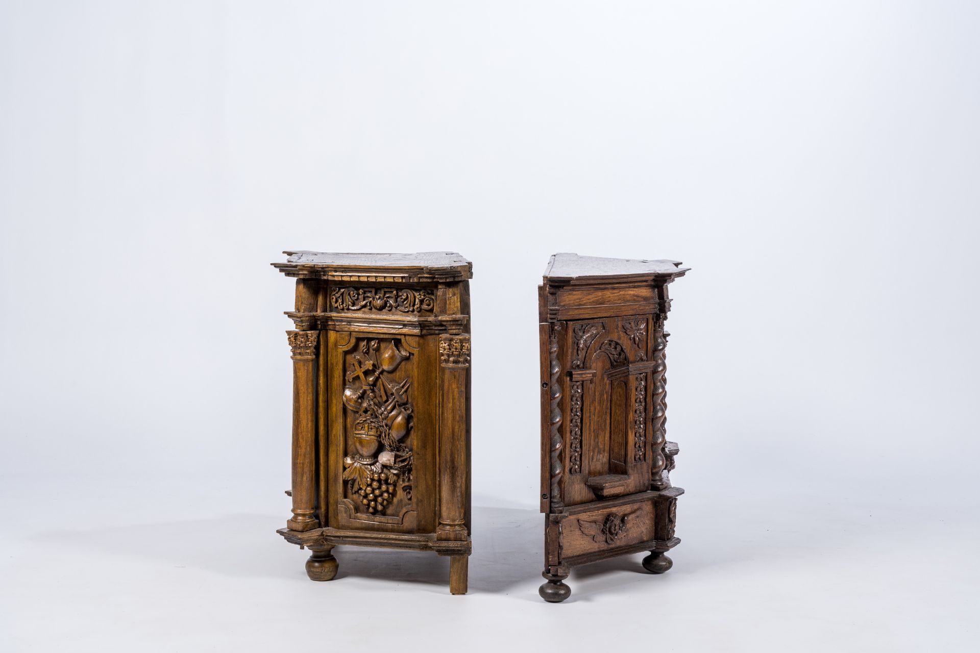 Two Flemish four-cornered wood tabernacles with twisted and Corinthian columns, 17th/18th C. - Image 6 of 8