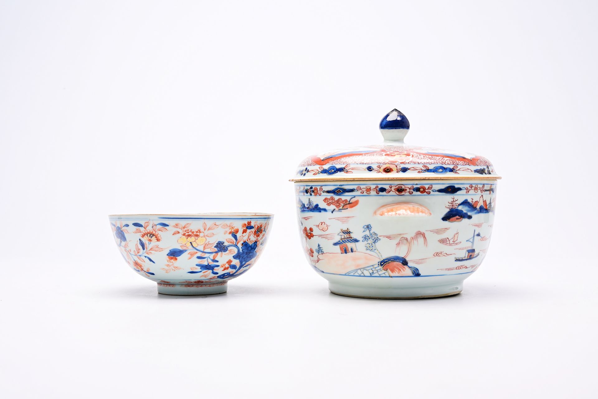 A varied collection of Chinese Imari style porcelain with floral design and landscapes, Kangxi/Qianl - Image 7 of 9