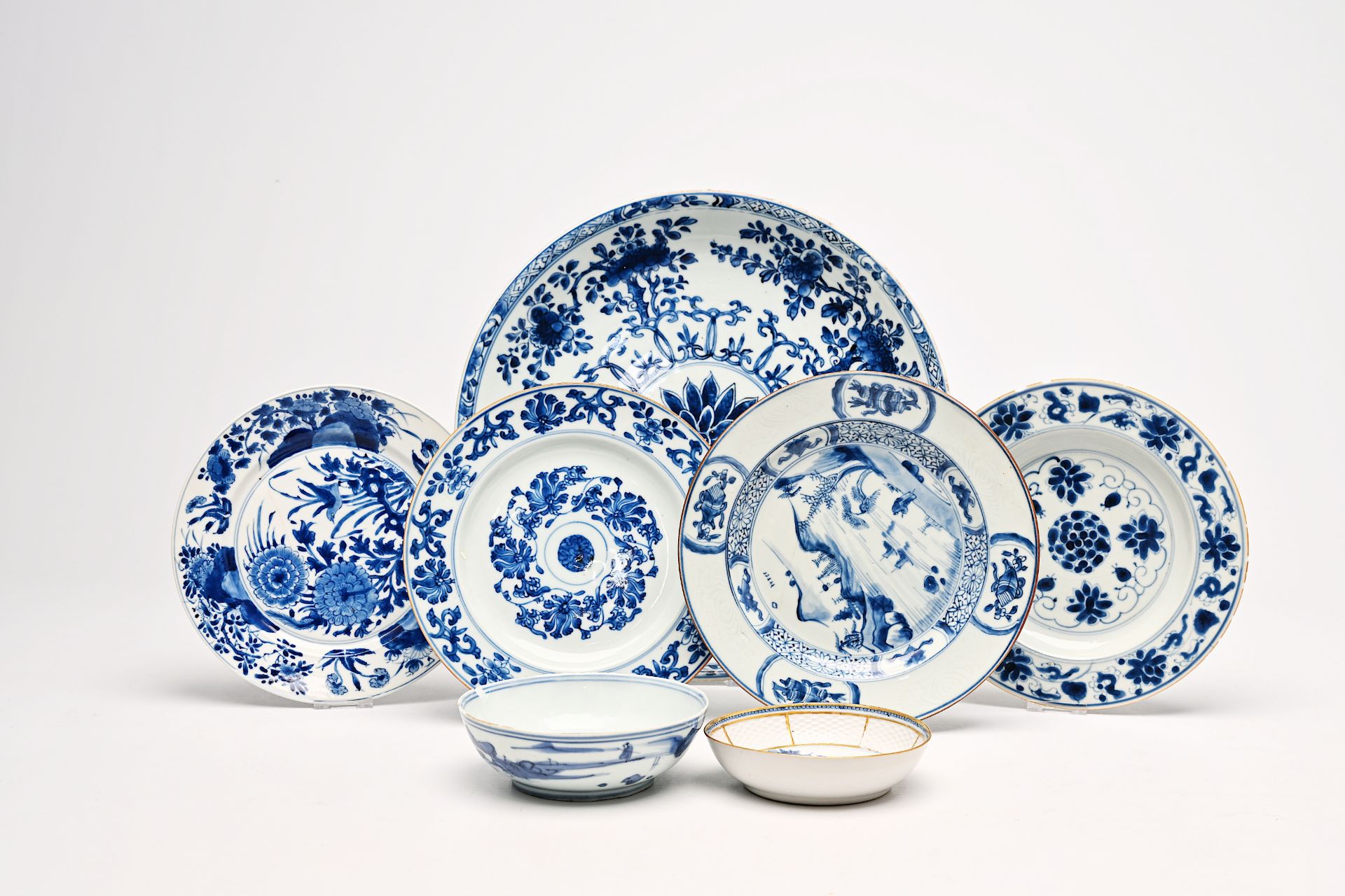 A varied collection of Chinese blue, white and gilt porcelain, Ming/Qianlong