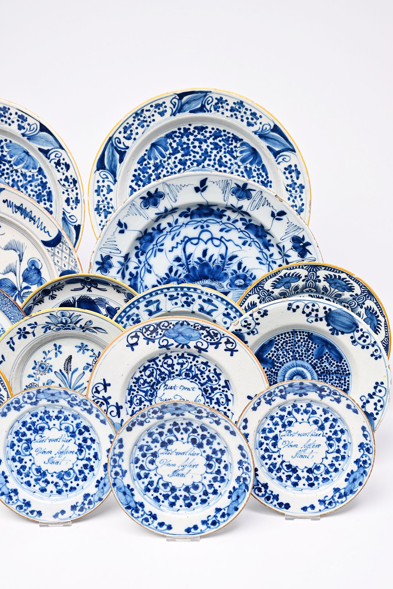 Twenty-six Dutch Delft blue and white dishes and plates, 18th C. - Image 3 of 10