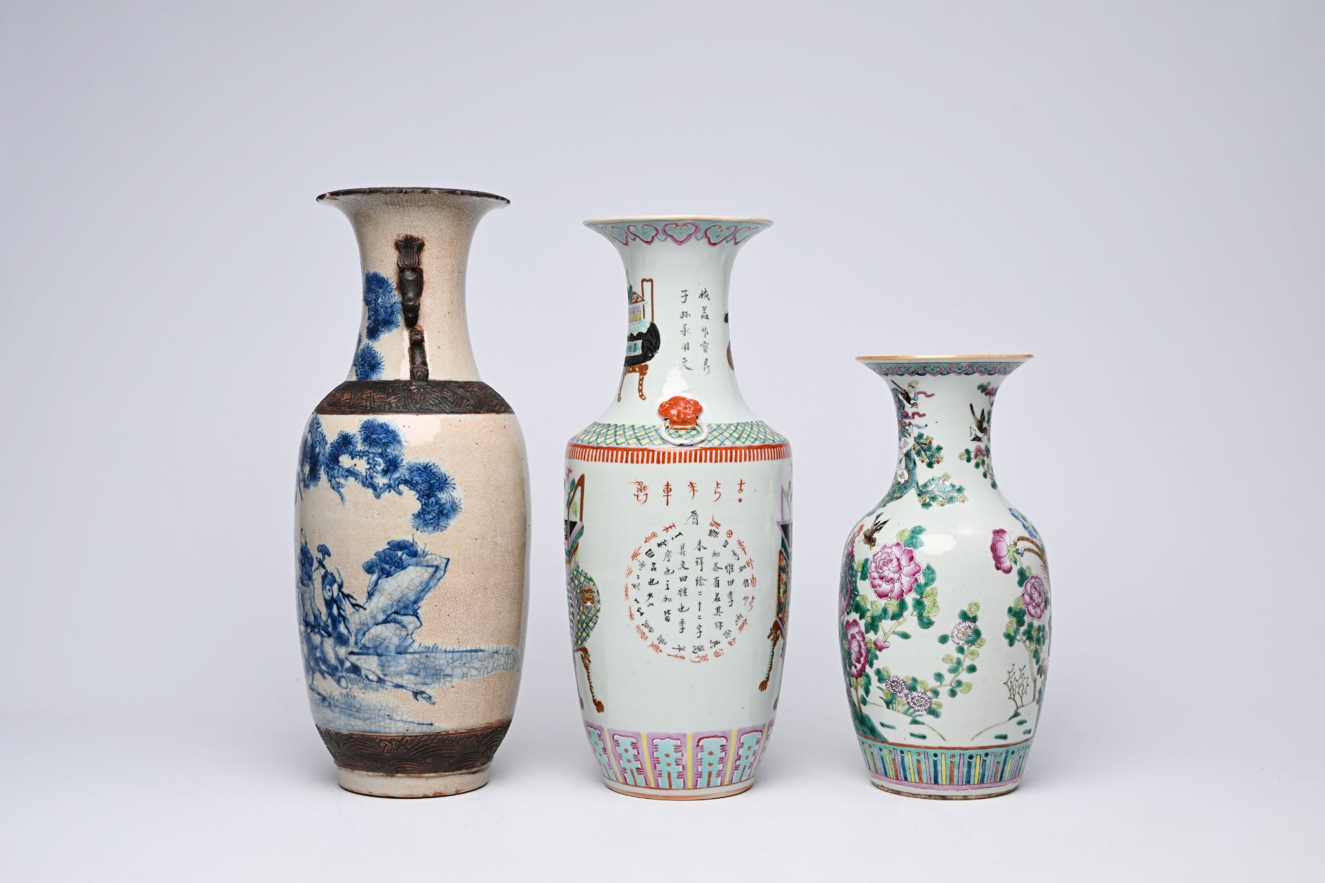 Two various Chinese famille rose vases and a Nanking crackle glazed blue and white vase with cranes - Bild 4 aus 11