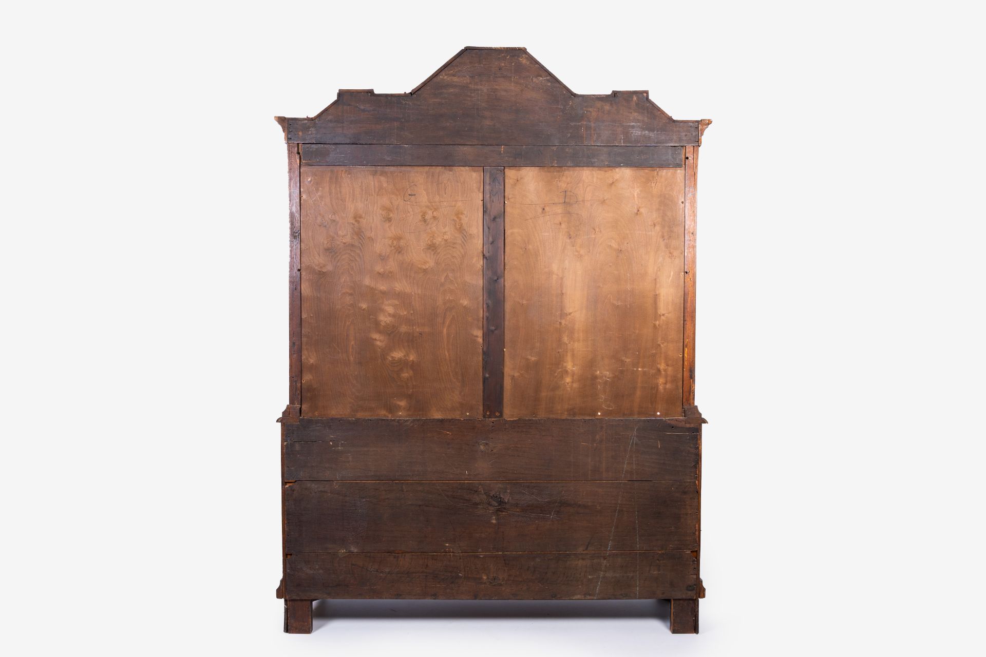 A Dutch walnut veneered wood lion feet cabinet, 18th/19th C. - Bild 5 aus 6