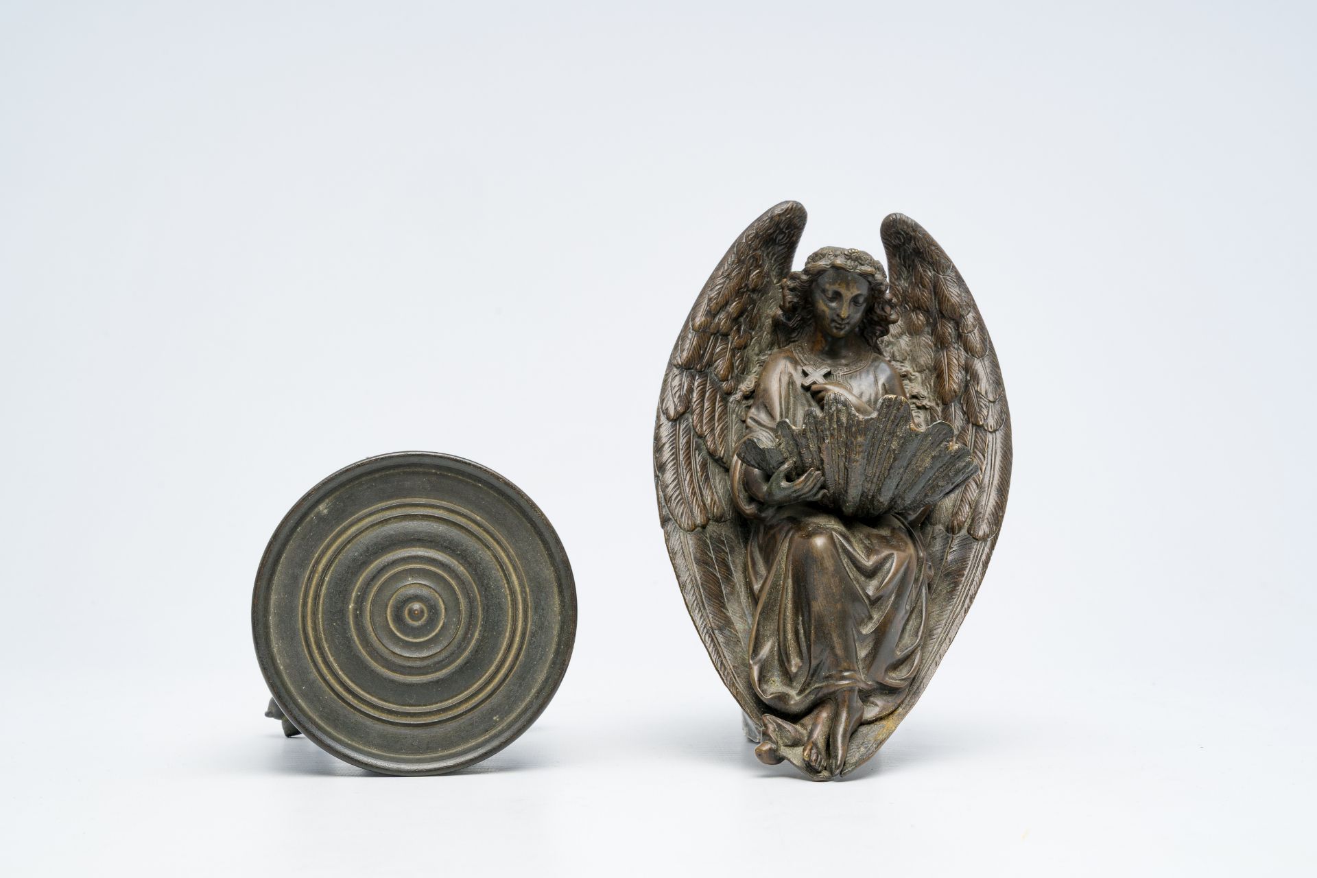 An Italian 'Grand Tour' patinated bronze tripod stand and a holy water font in the shape of an angel - Bild 6 aus 7
