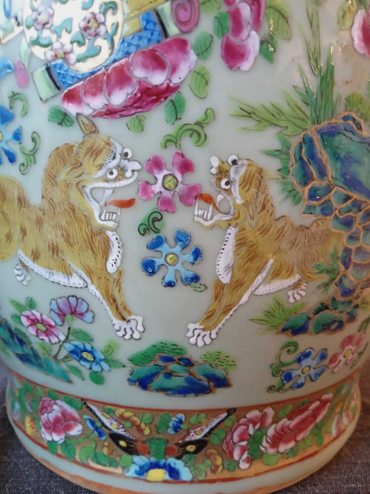 A pair of Chinese Canton famille rose celadon ground vases with palace scenes, animals and antiquiti - Image 34 of 64