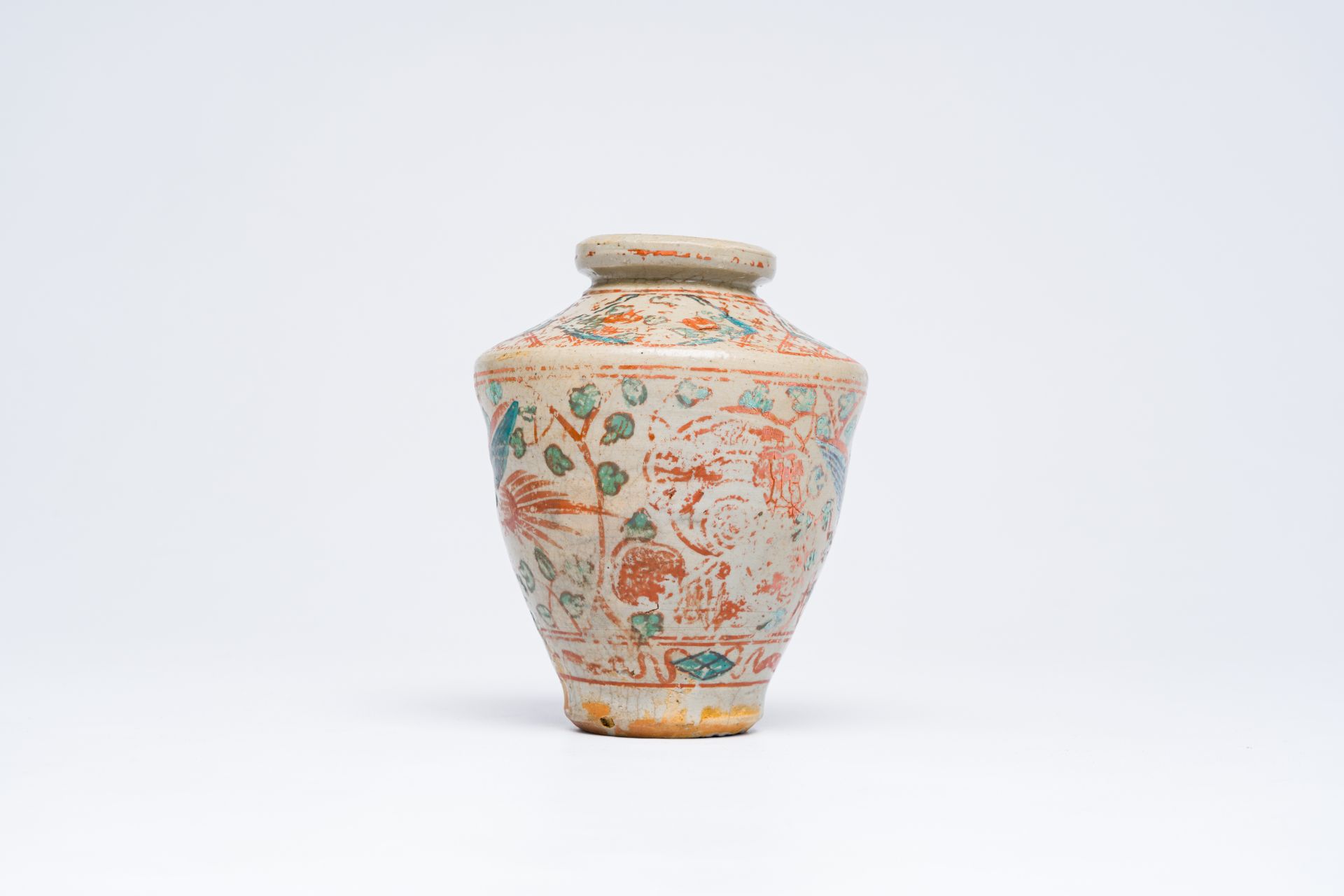 A Chinese wucai Swatow vase with phoenixes, Ming - Image 2 of 6