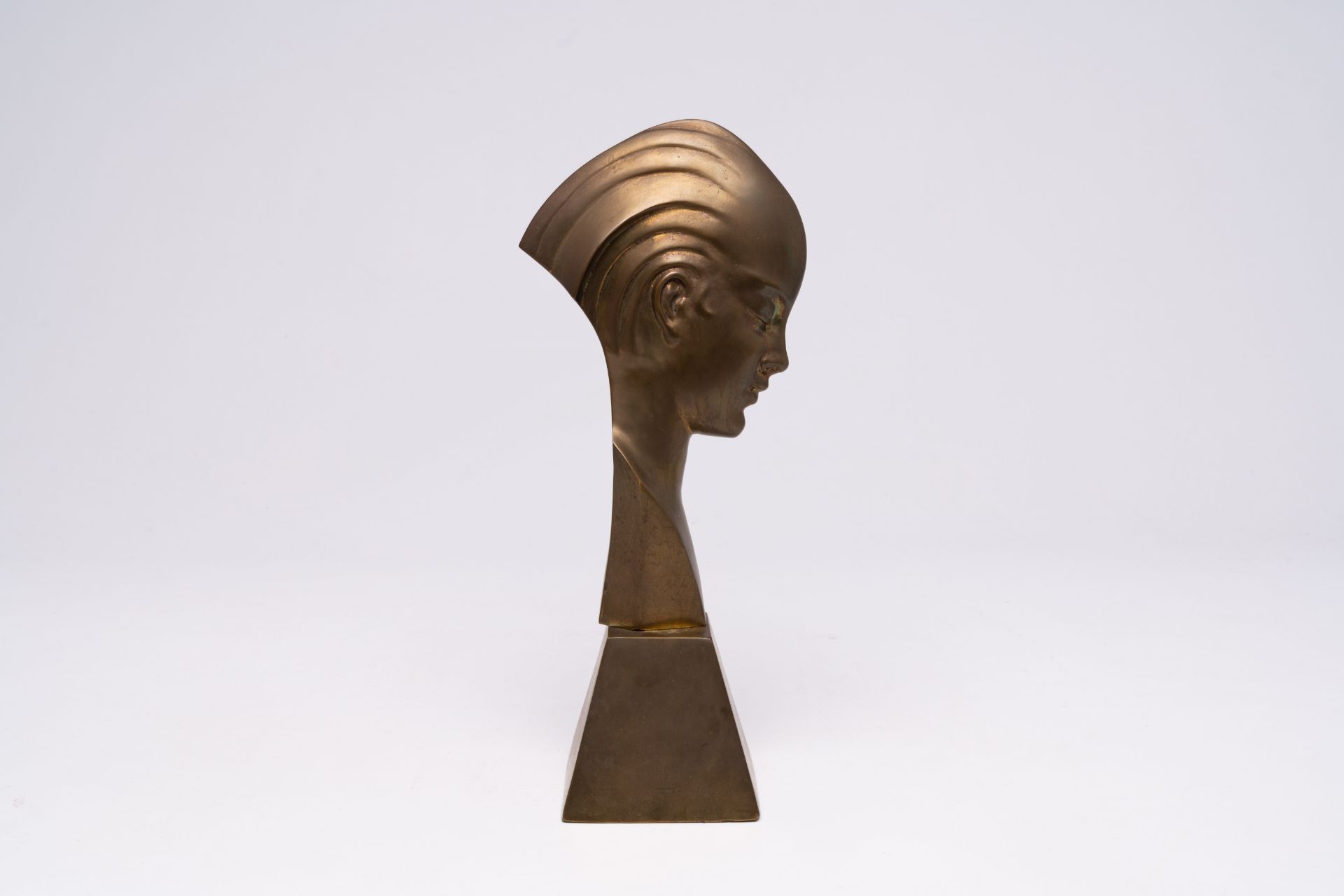 Belgian school: Art Deco bust of a lady, bronze, first half 20th C. - Image 2 of 7