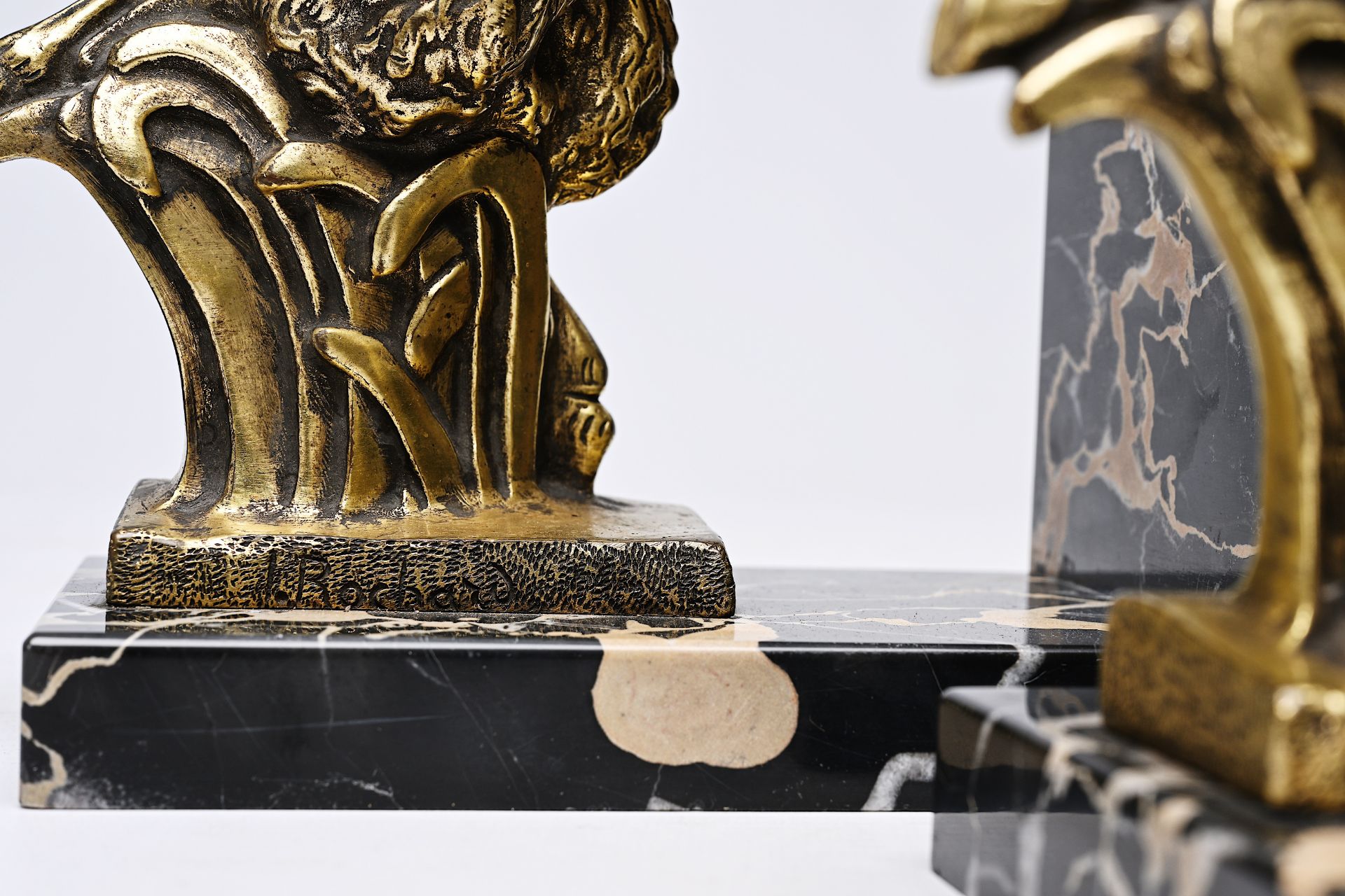 Irenee Rochard (1906-1984): A pair of bookends in the shape of satyrs, gilt bronze on a marble base - Bild 8 aus 8